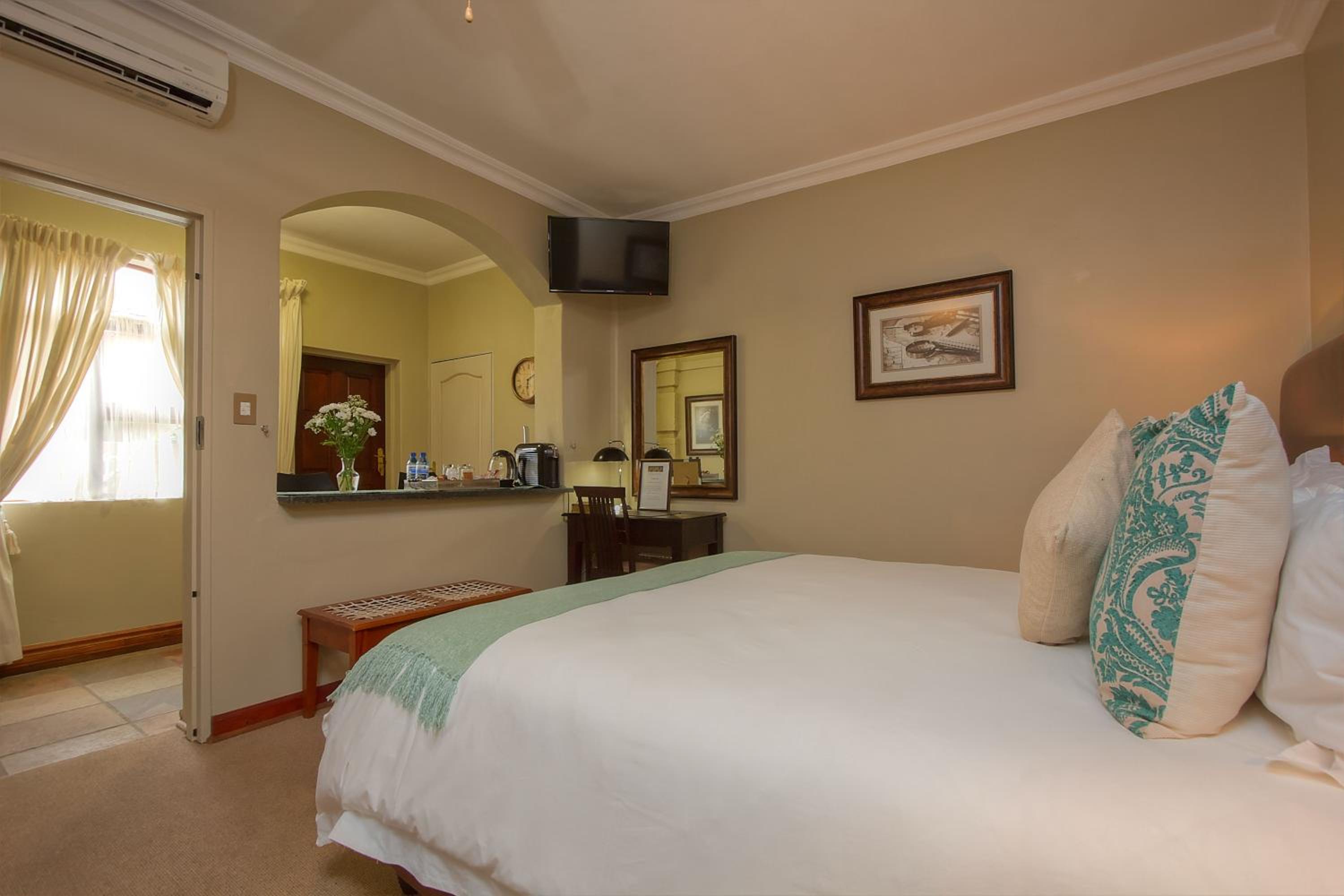 Deluxe King Room photo 2