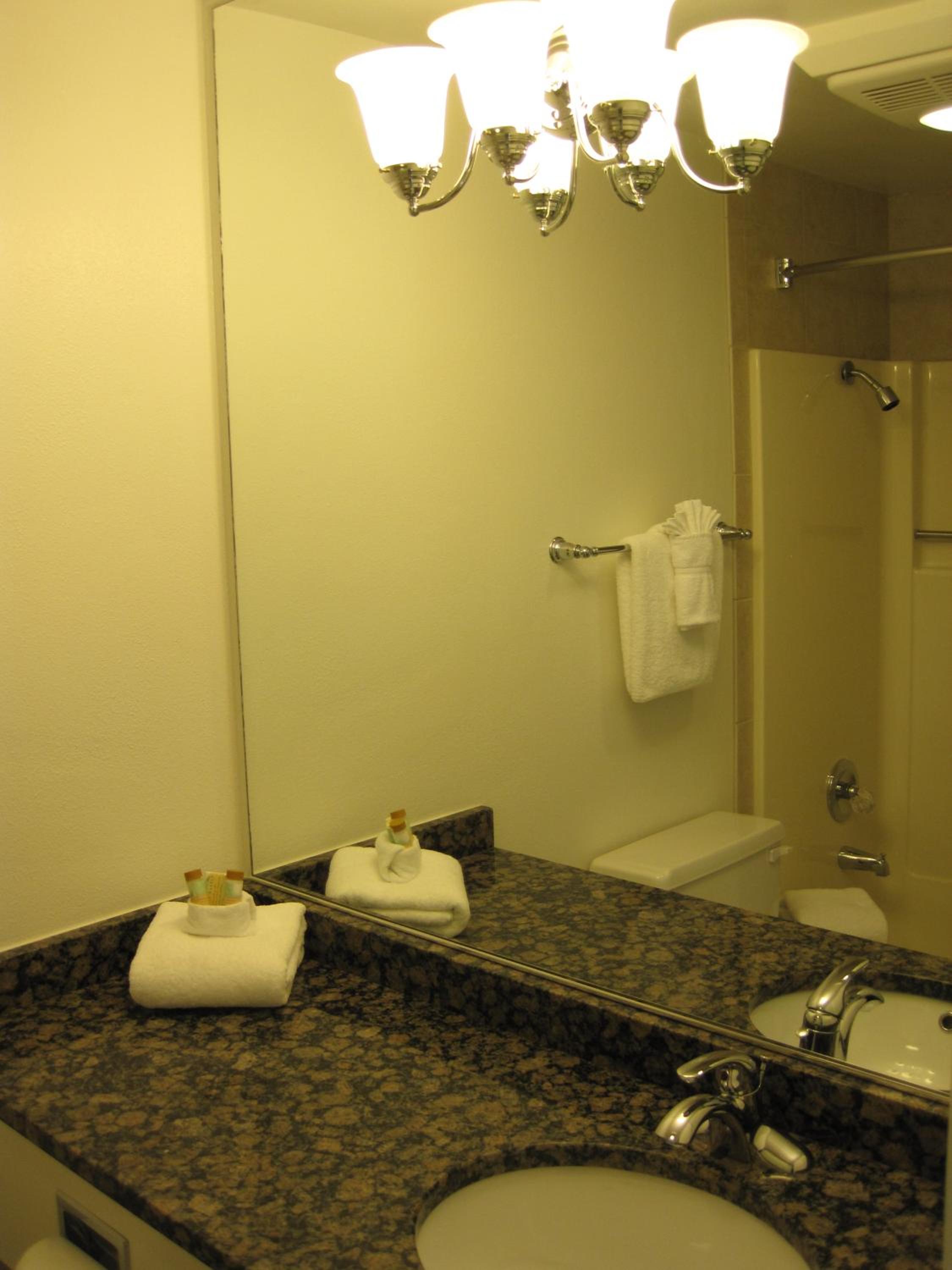 Queen Room with Sea View - Photo 7