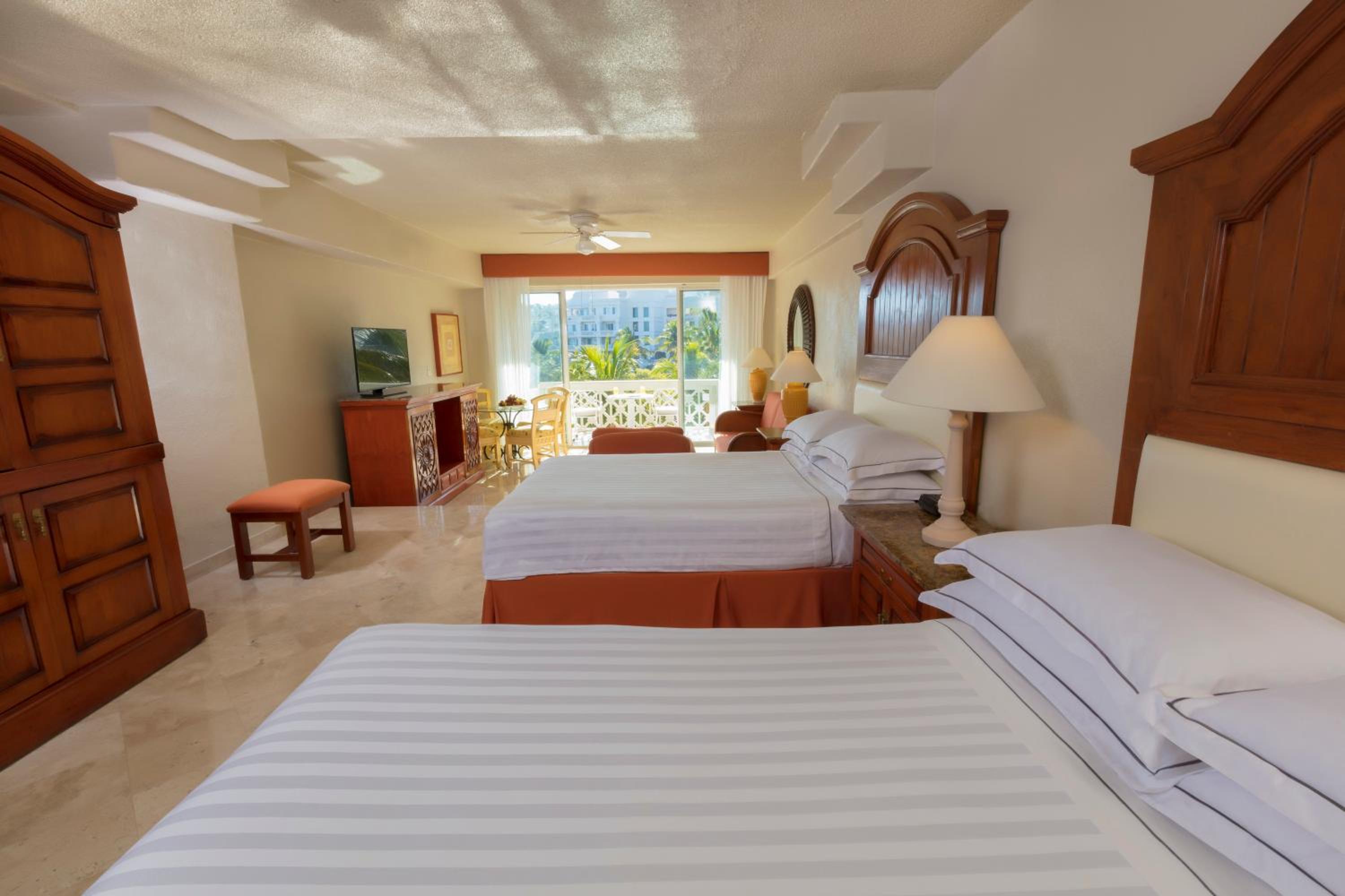 Junior Suite Deluxe (2 Adults + 2 Children) photo 1