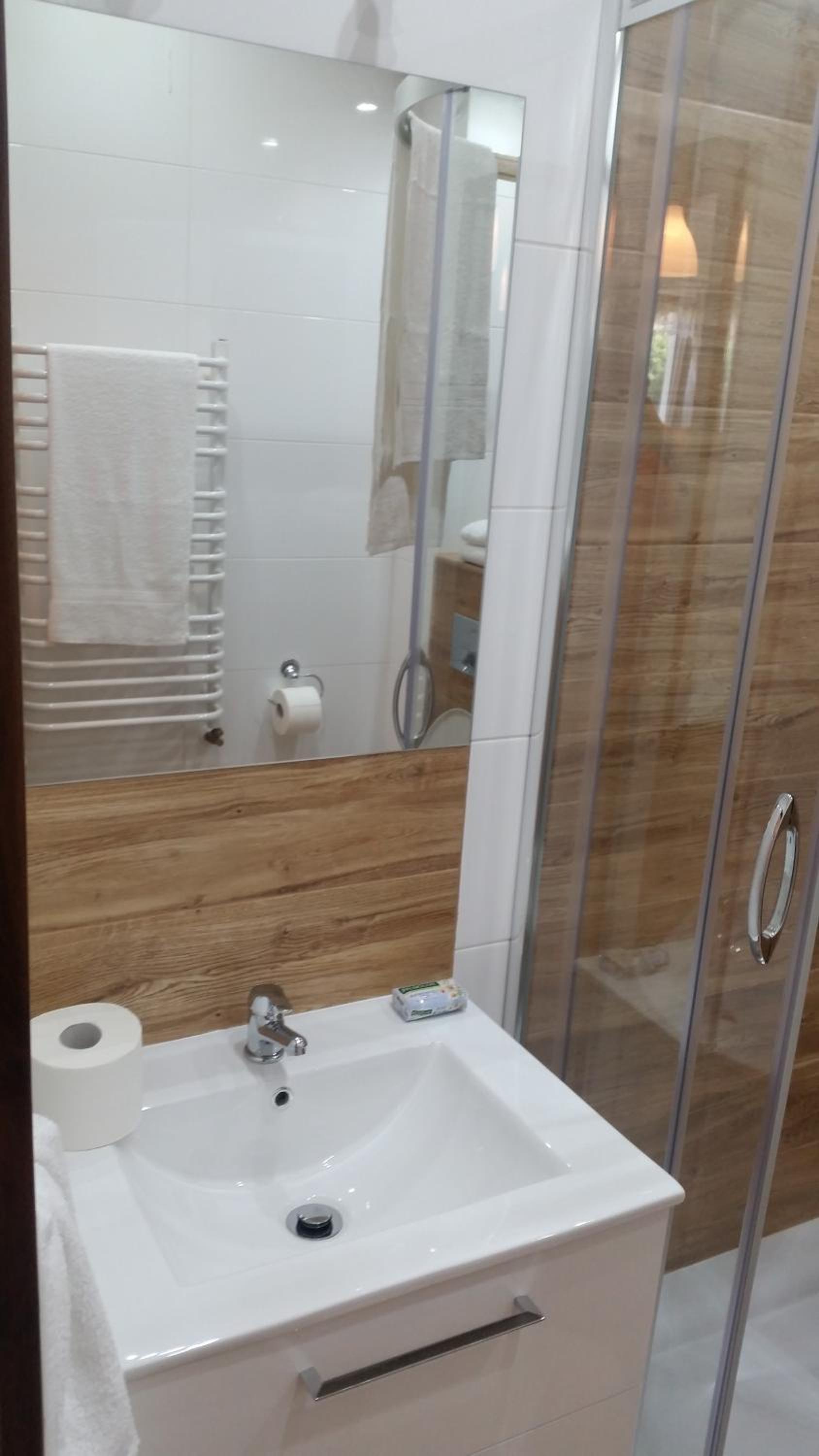 Quadruple Room with Private Bathroom - Photo 5