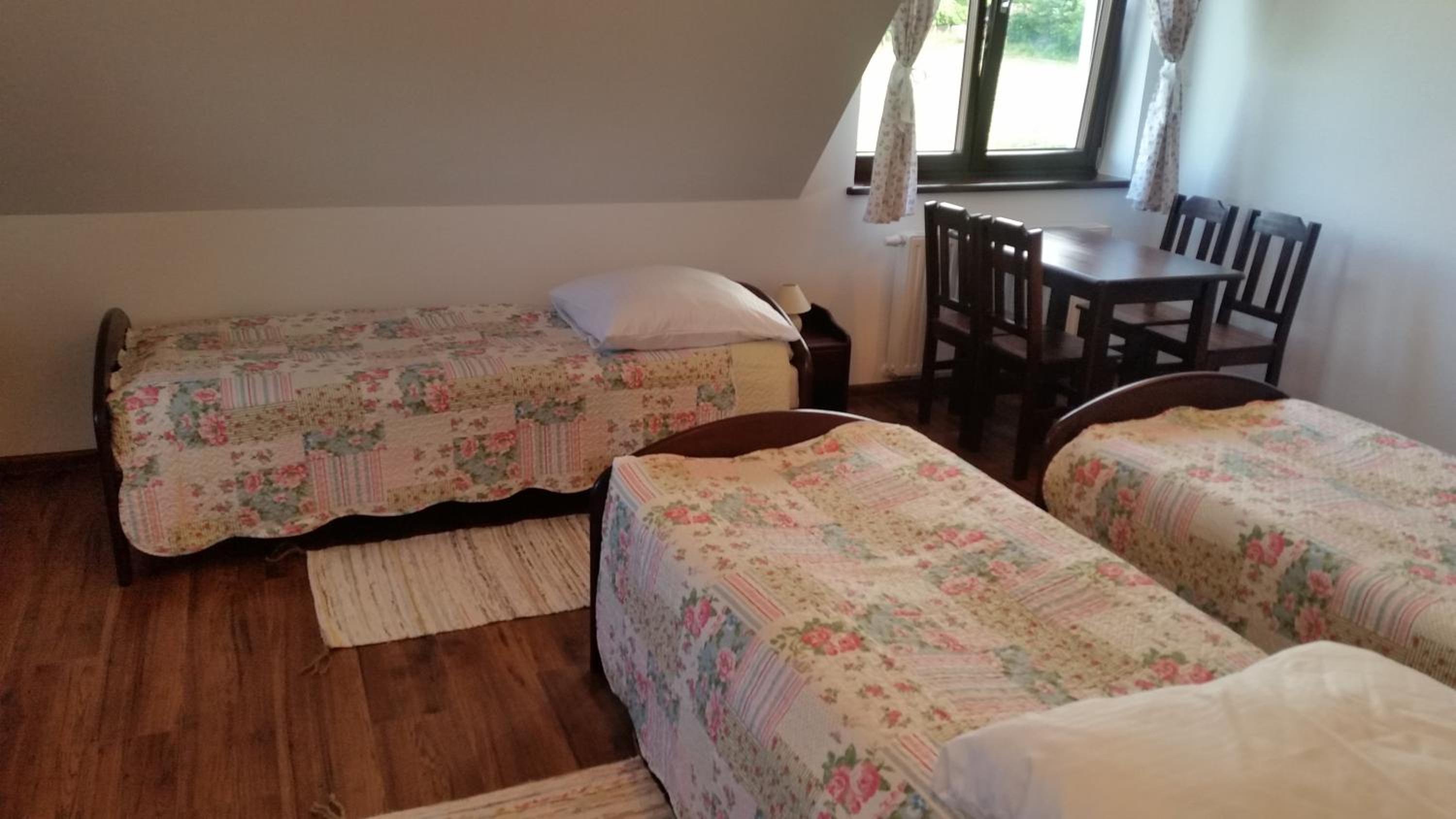 Quadruple Room with Private Bathroom - Photo 4