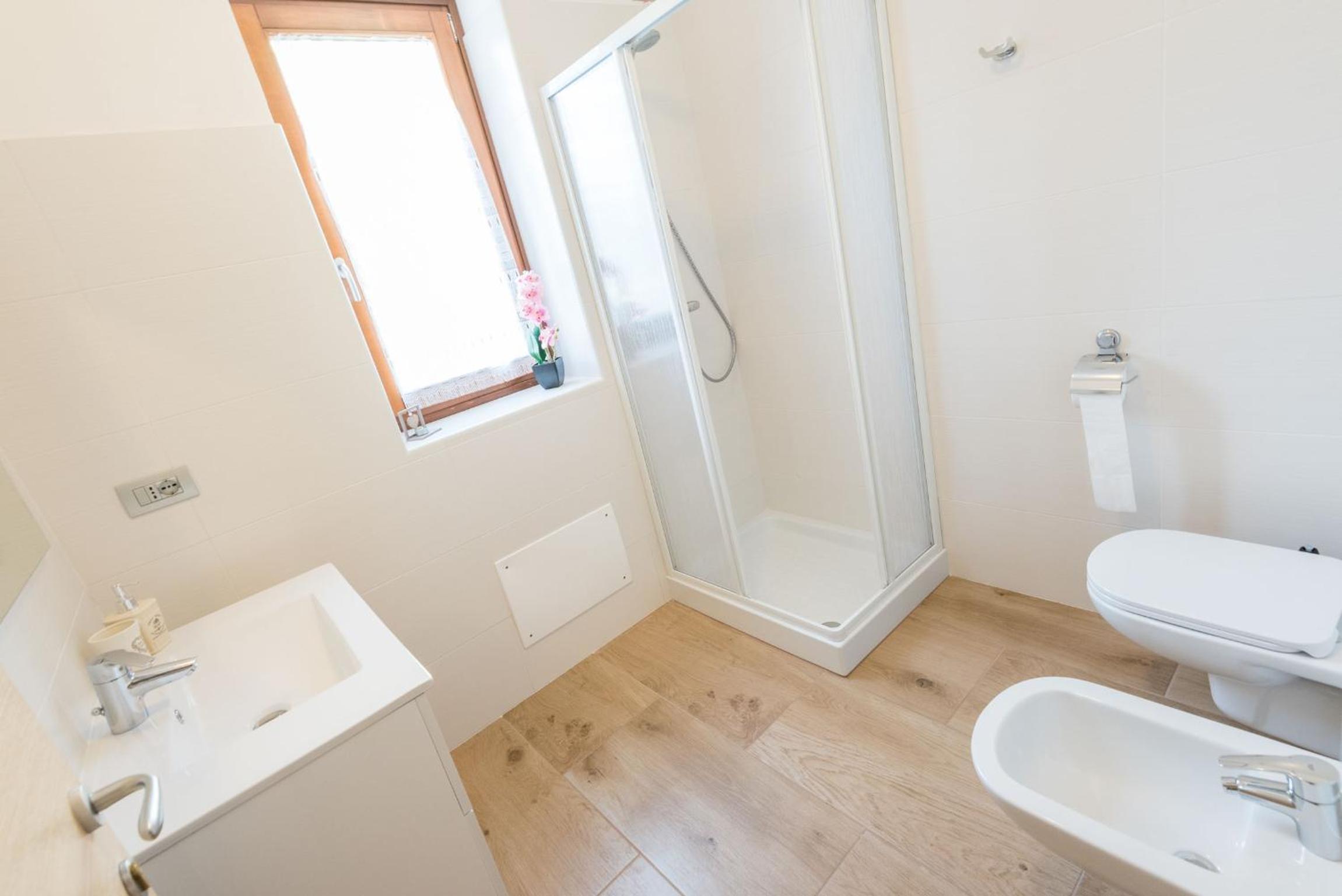 Two-Bedroom House - Photo 9