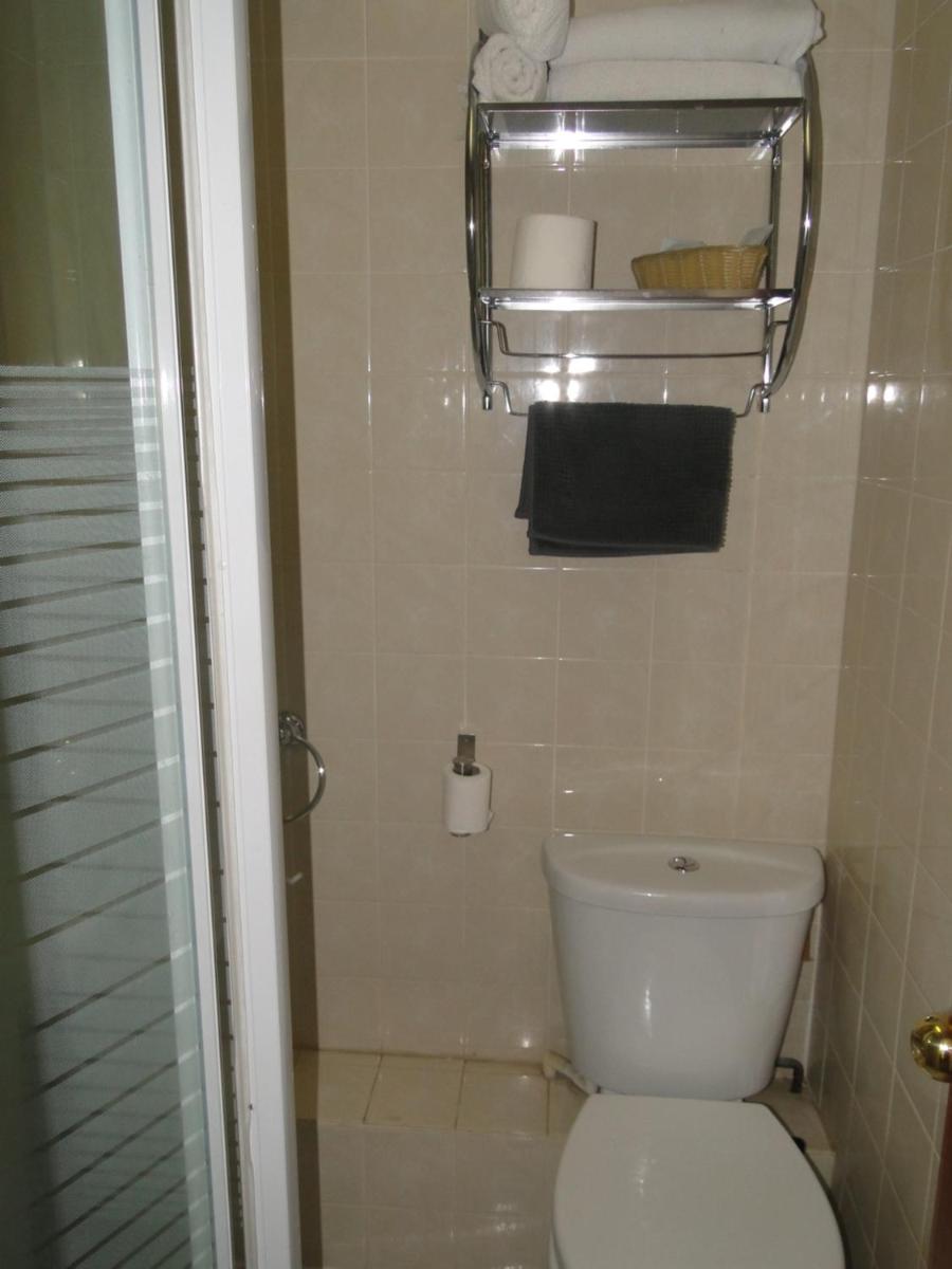 Twin Room - Photo 2
