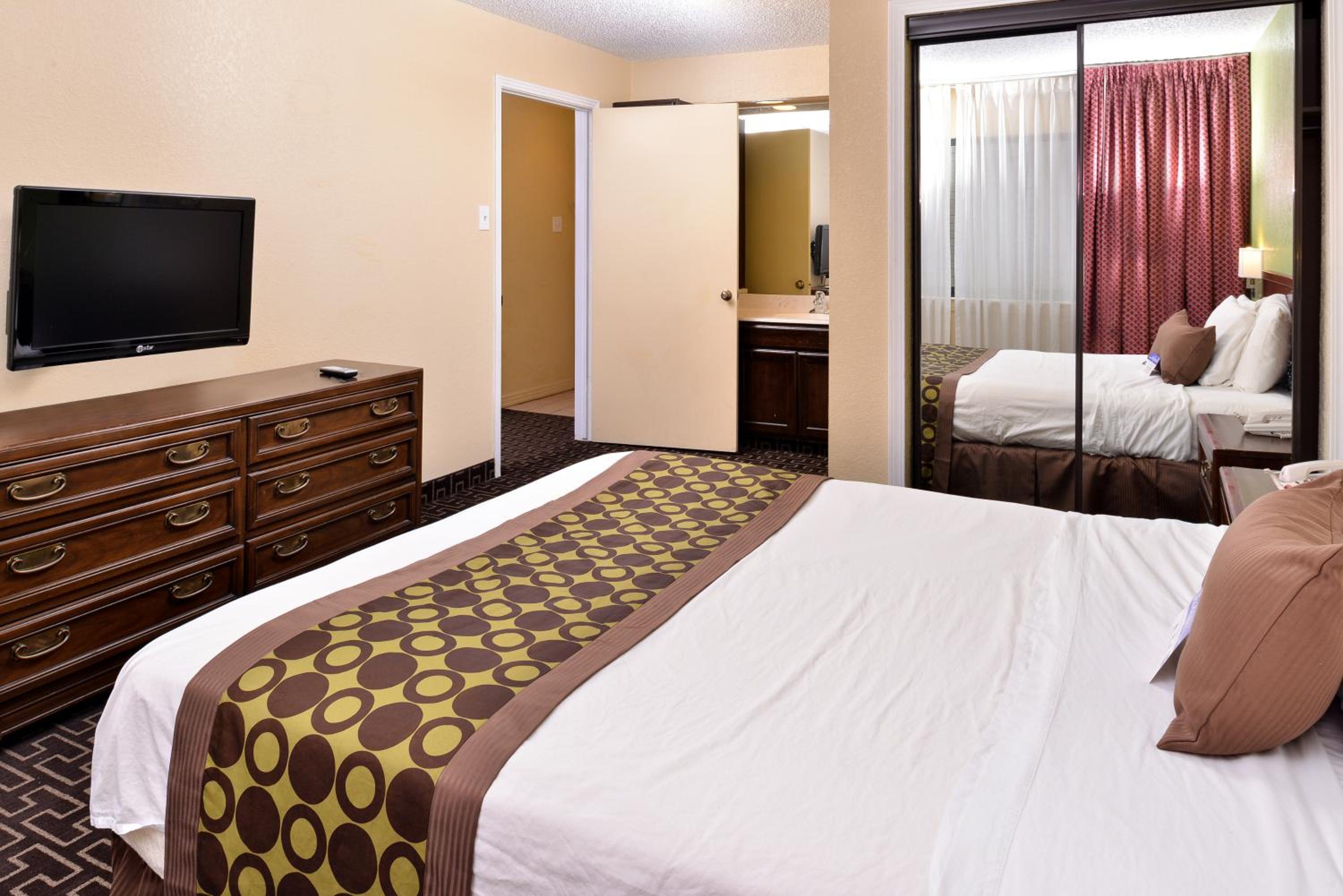 Two-Bedroom Suite with Sofa Bed and Kitchen - Smoking photo 1
