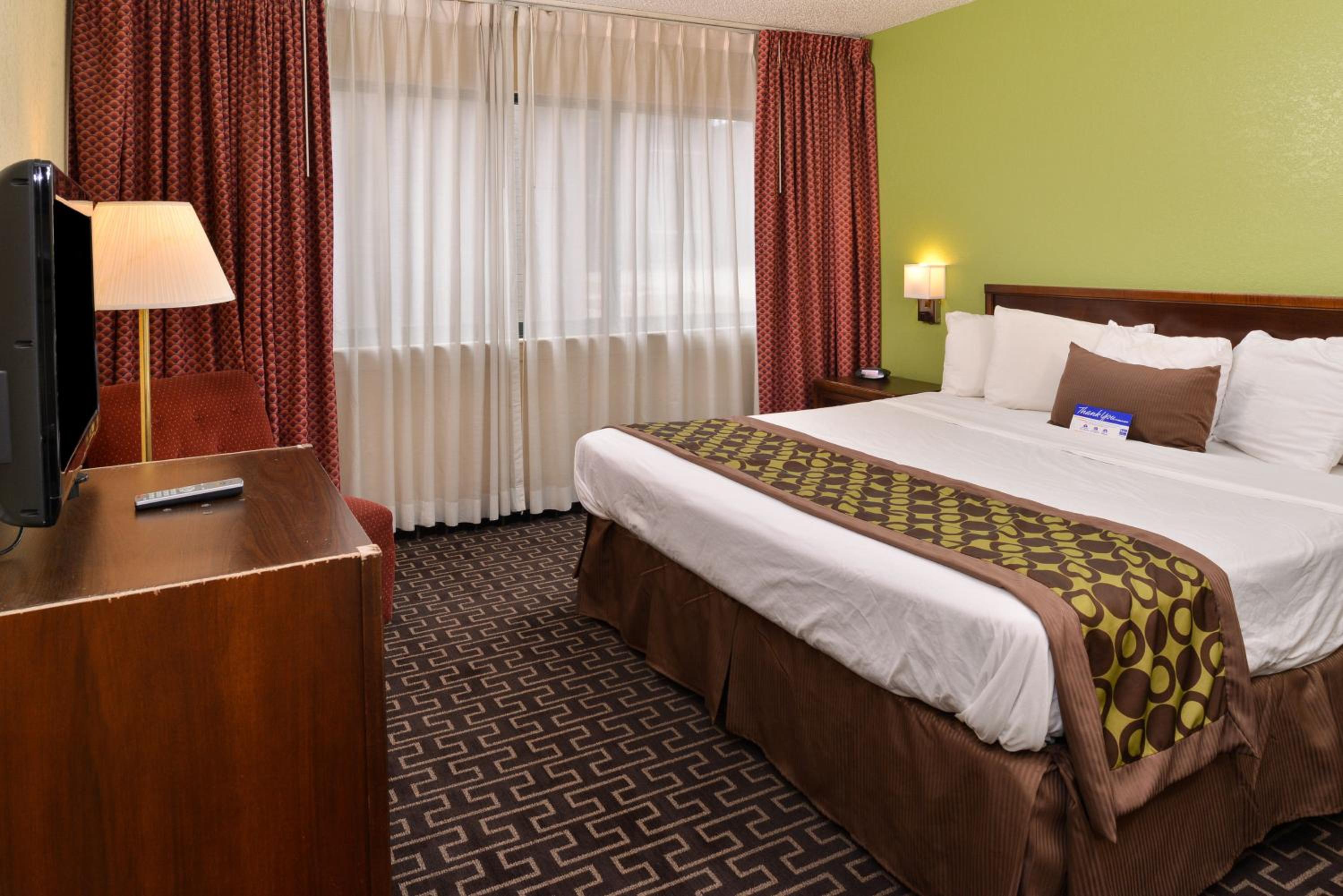 One King Bed Suite Mobility Access Non-Smoking photo 2