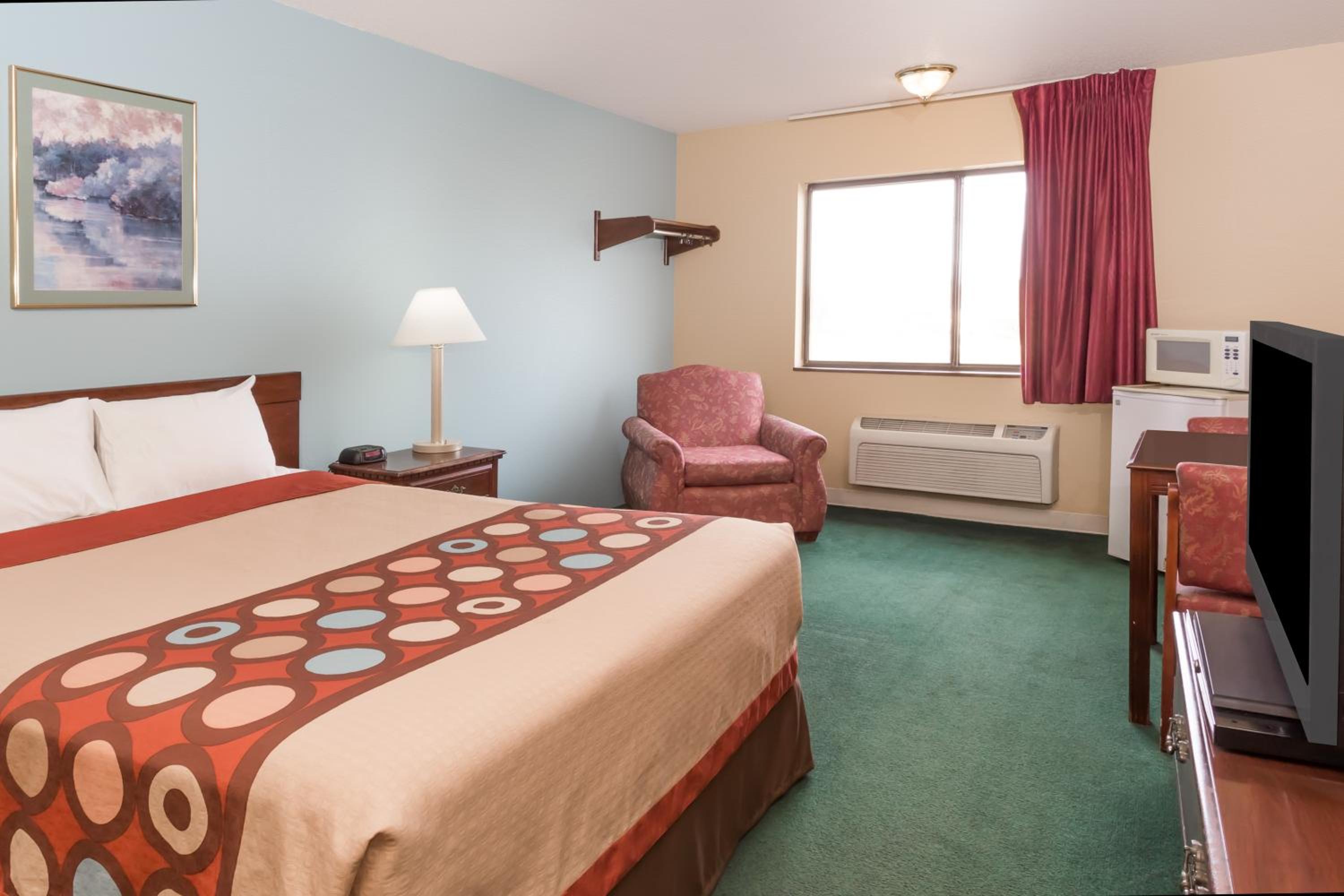 Queen Room - Non-Smoking - Photo 4