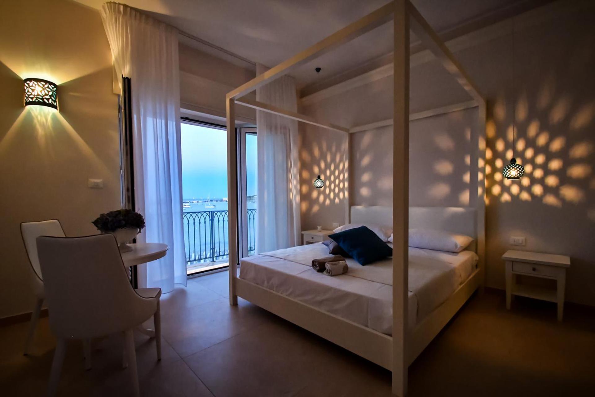 Deluxe Double Room with Balcony and Sea View