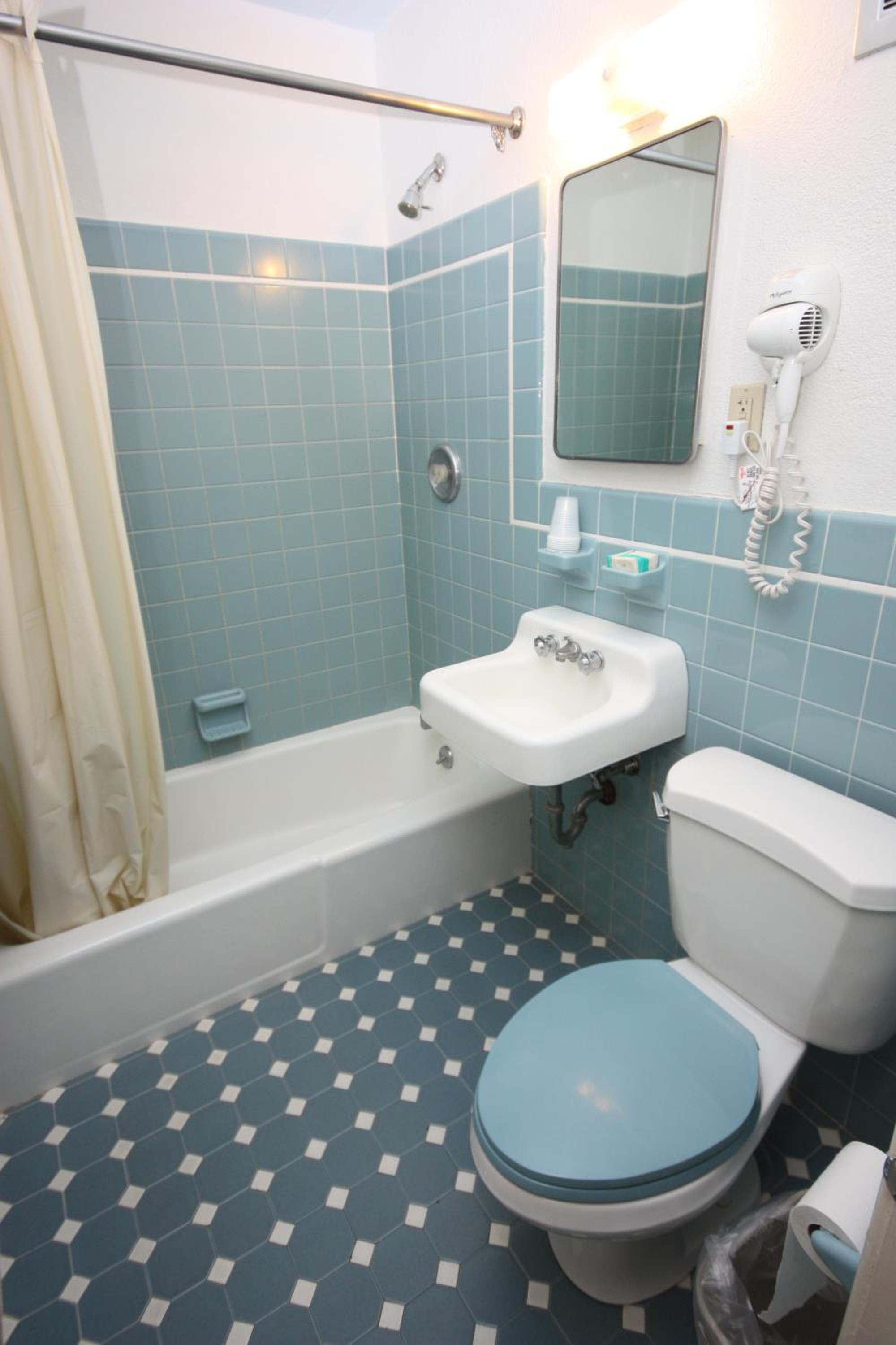 Standard Room with Two Full Beds photo 2