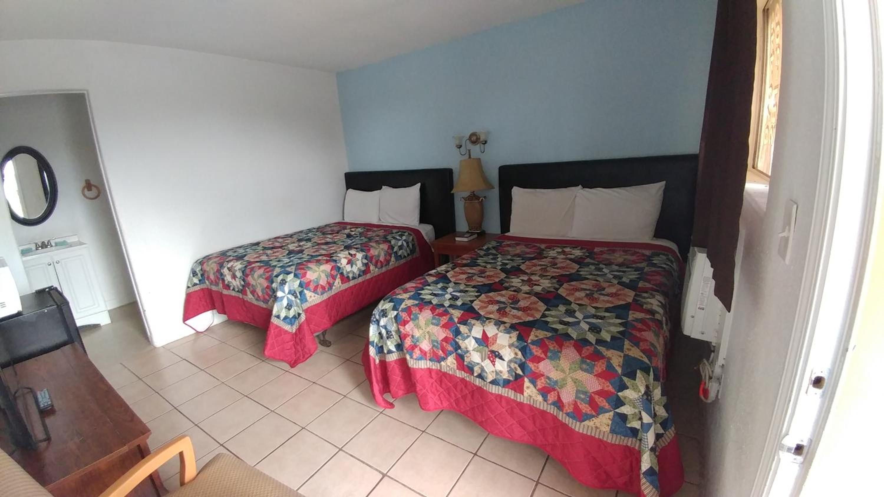 Standard Double Room - Photo 3