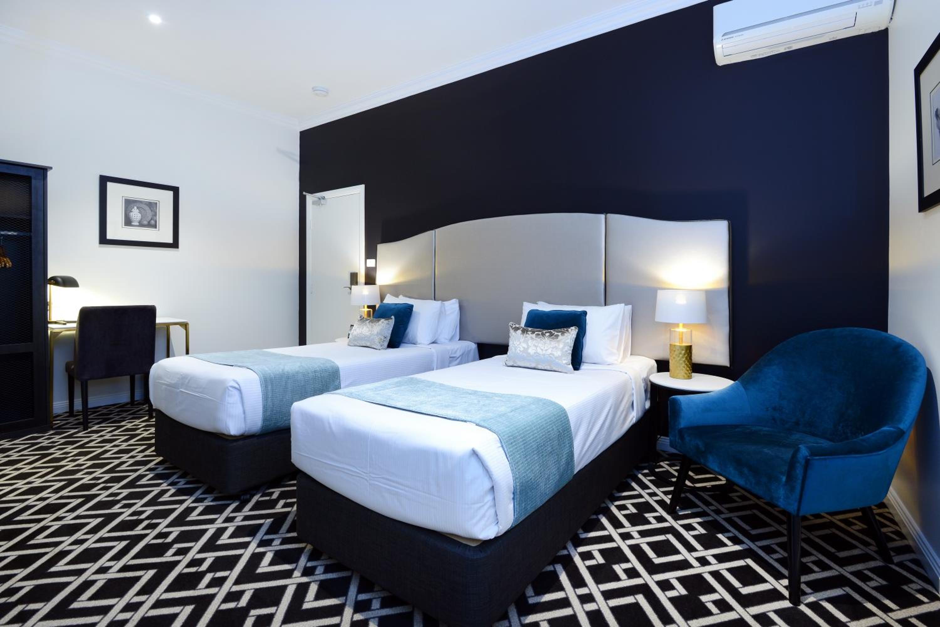 Standard Double or Twin Room thumbnail 6