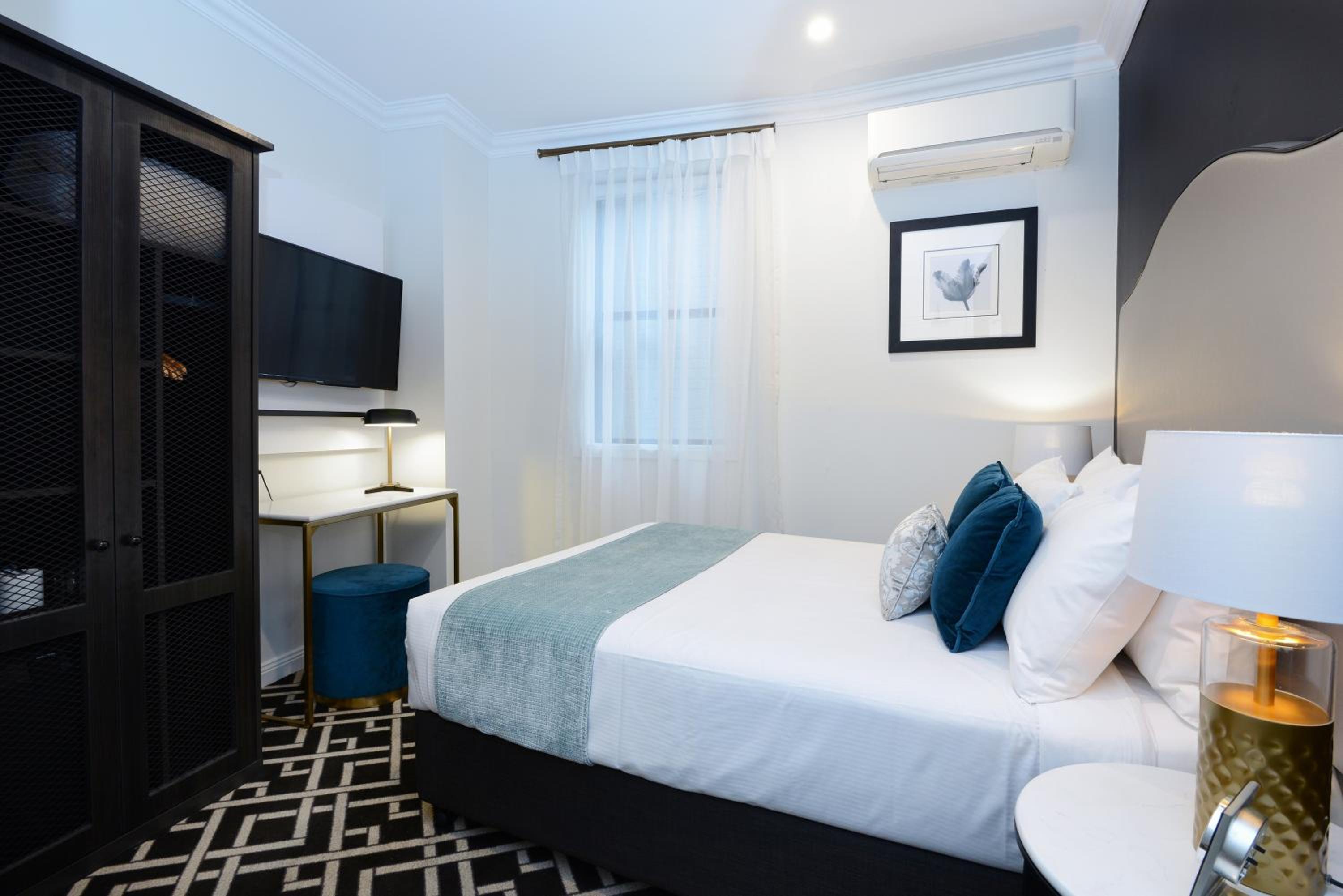 Queen Room - Photo 7