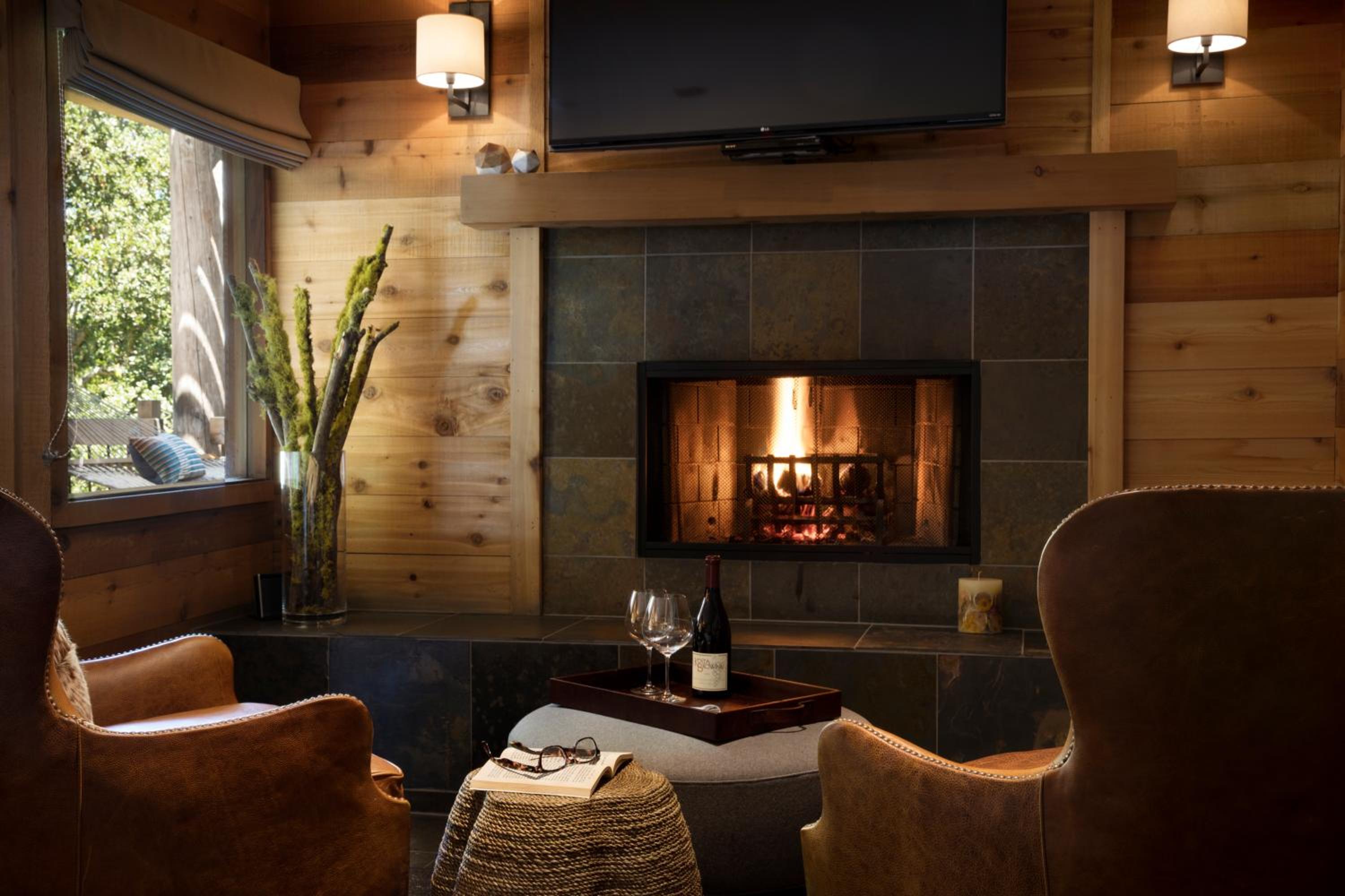 King Room with Fireplace - Photo 4