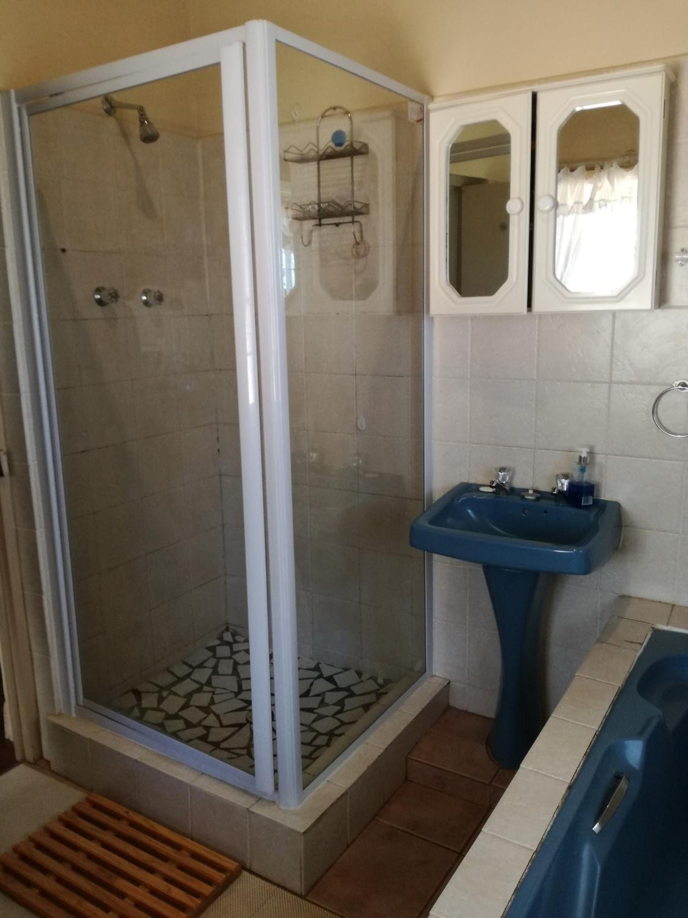 Three-Bedroom House - Photo 14