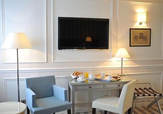 Superior Double or Twin Room photo 3