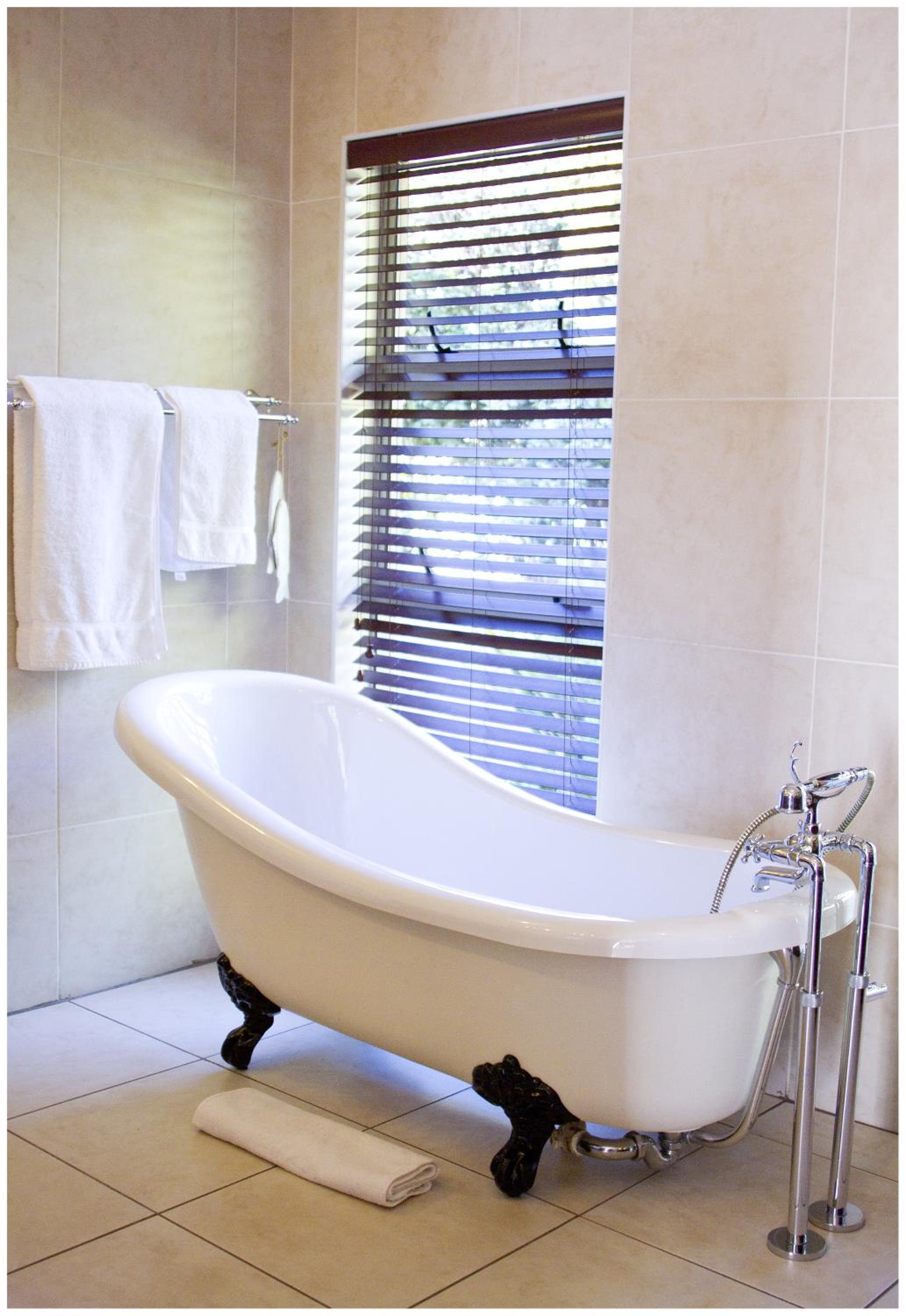 Deluxe Double or Twin Room with Pool View - Photo 3