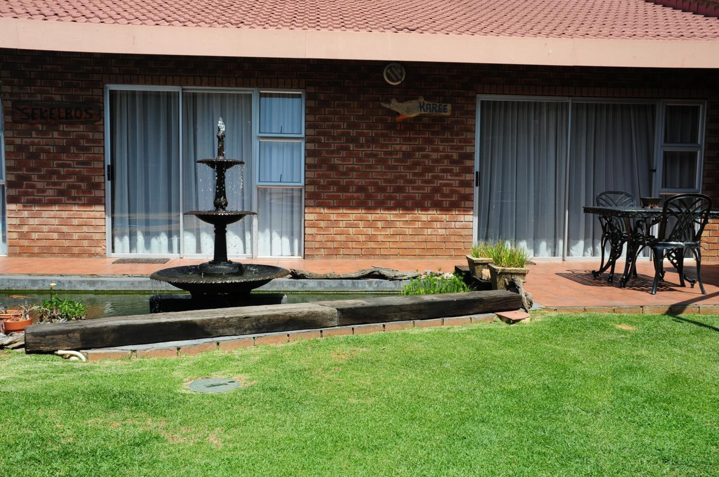 Deluxe Double or Twin Room with Pool View - Photo 2