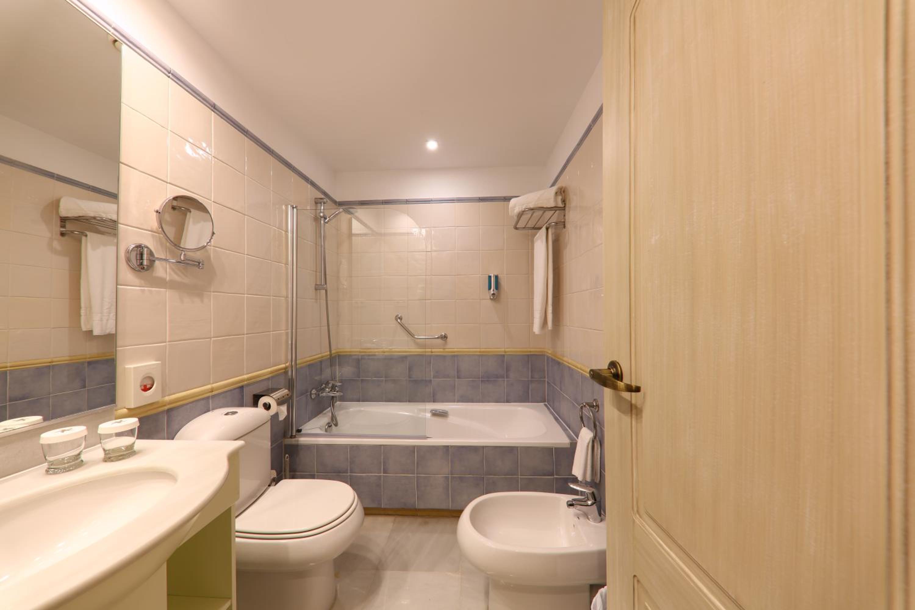 One-Bedroom Apartment  - Photo 6