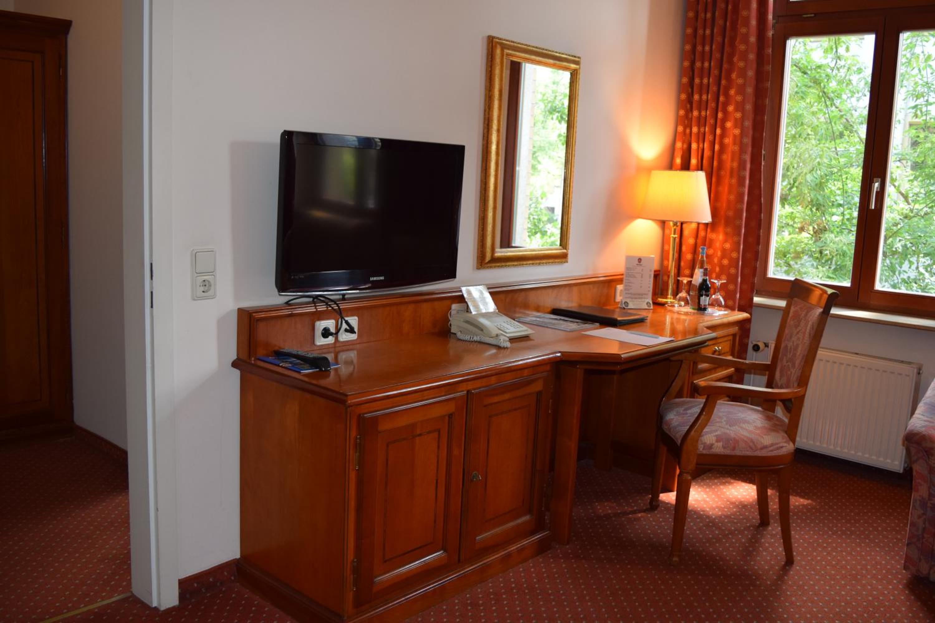 Family Room - Photo 2