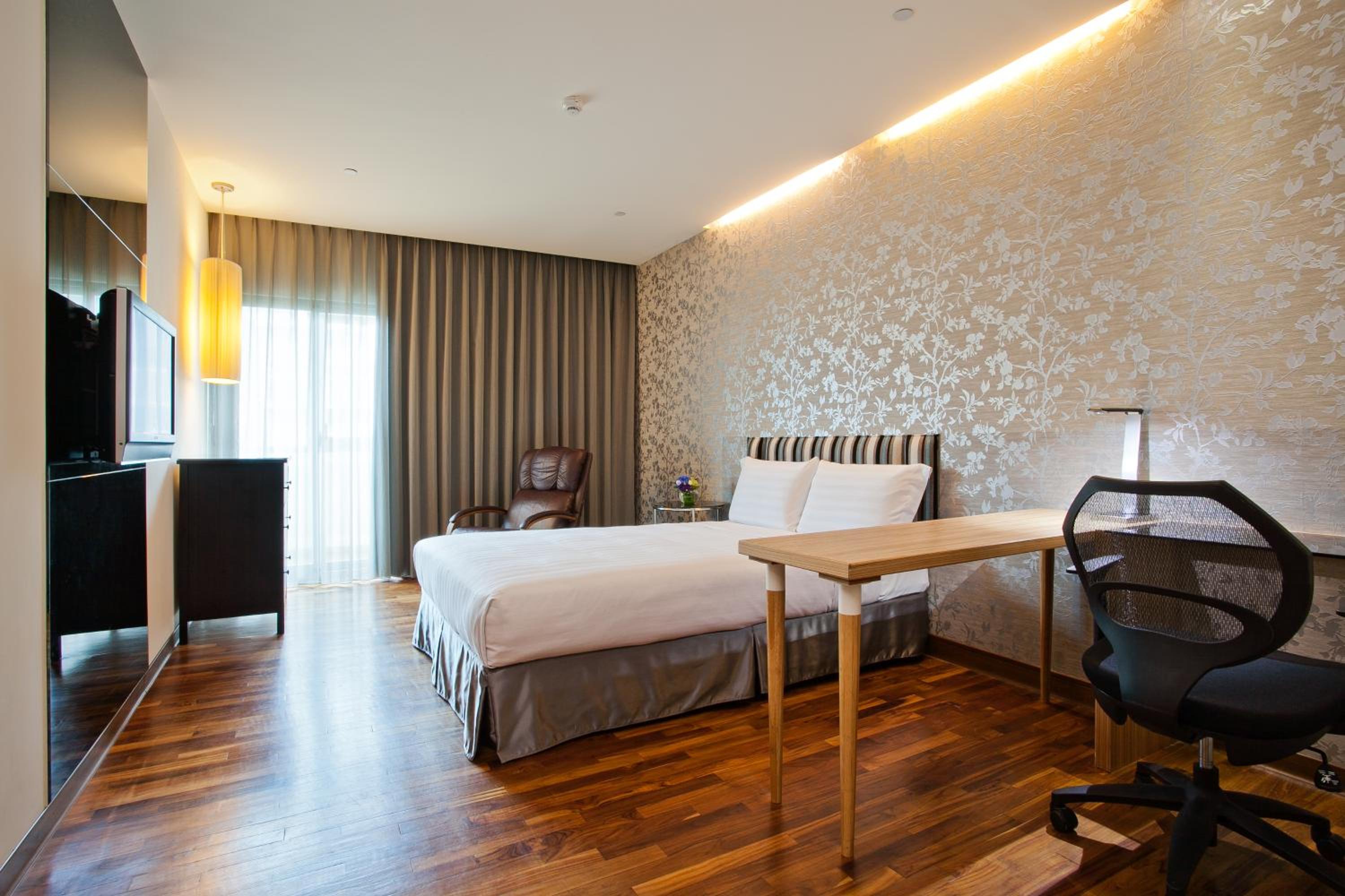 Classic Double Room (No Windows) - Photo 8