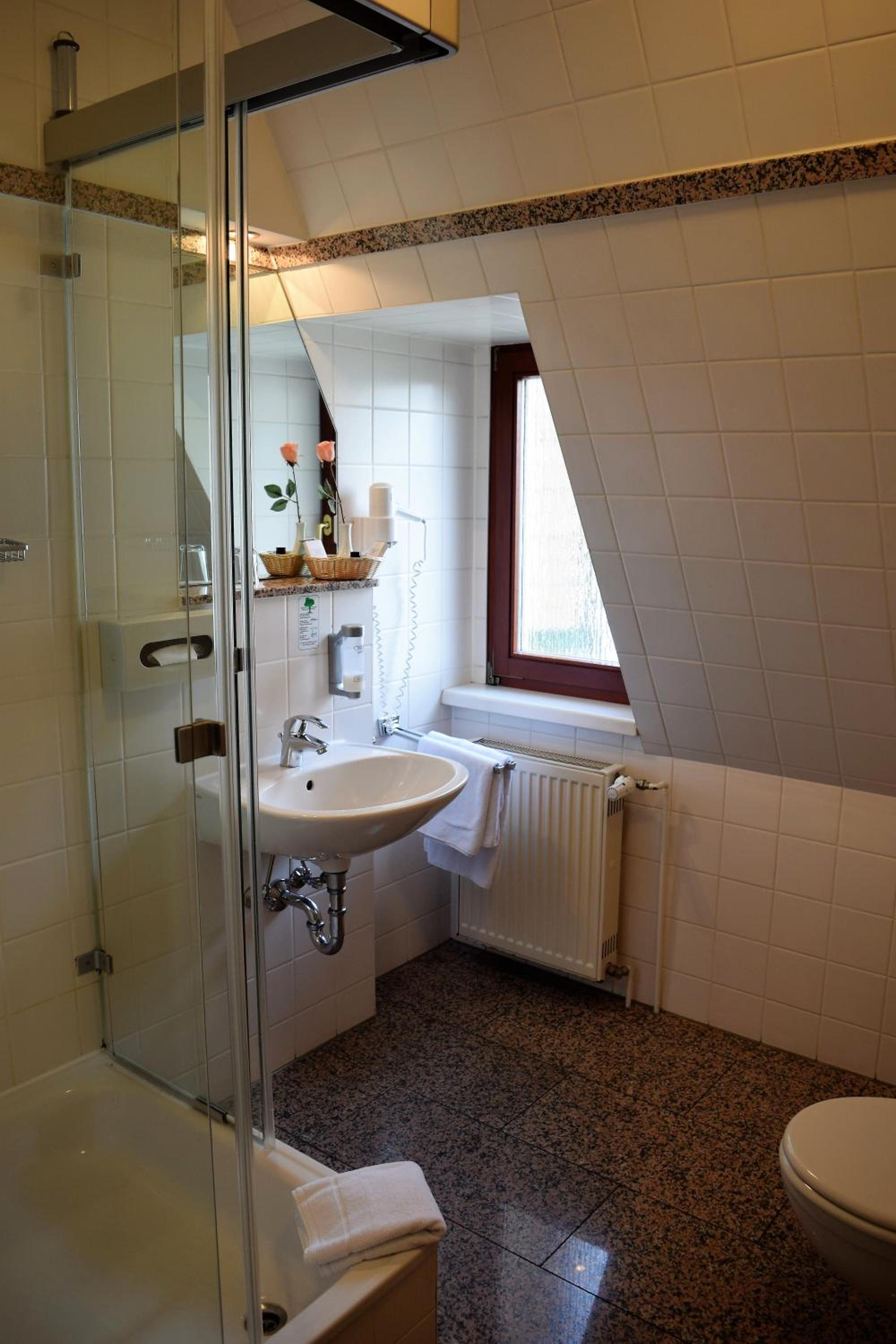 Single Room - Photo 3