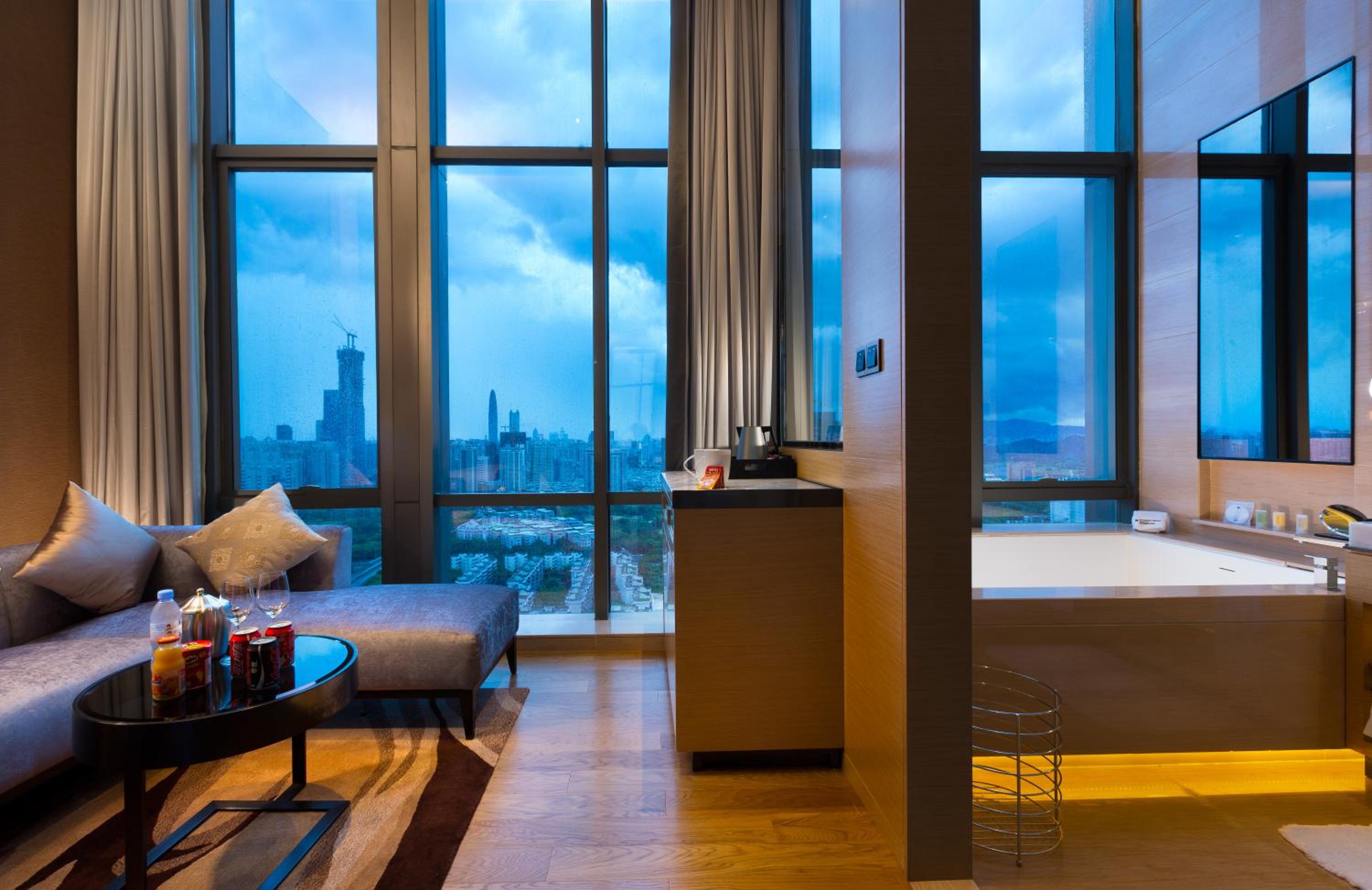 Executive Suite with Club Benefit thumbnail 6