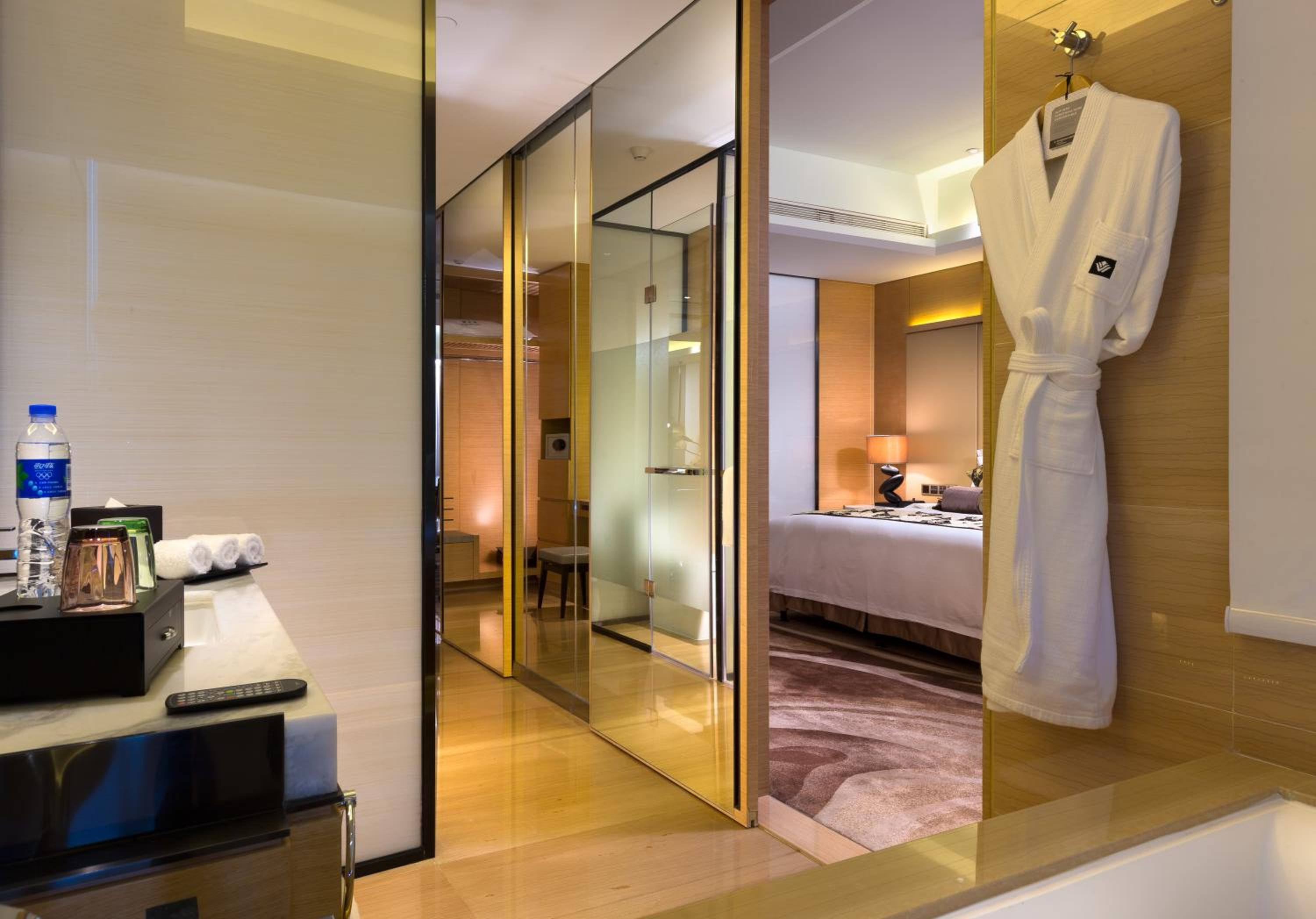 Executive Suite with Club Benefit
