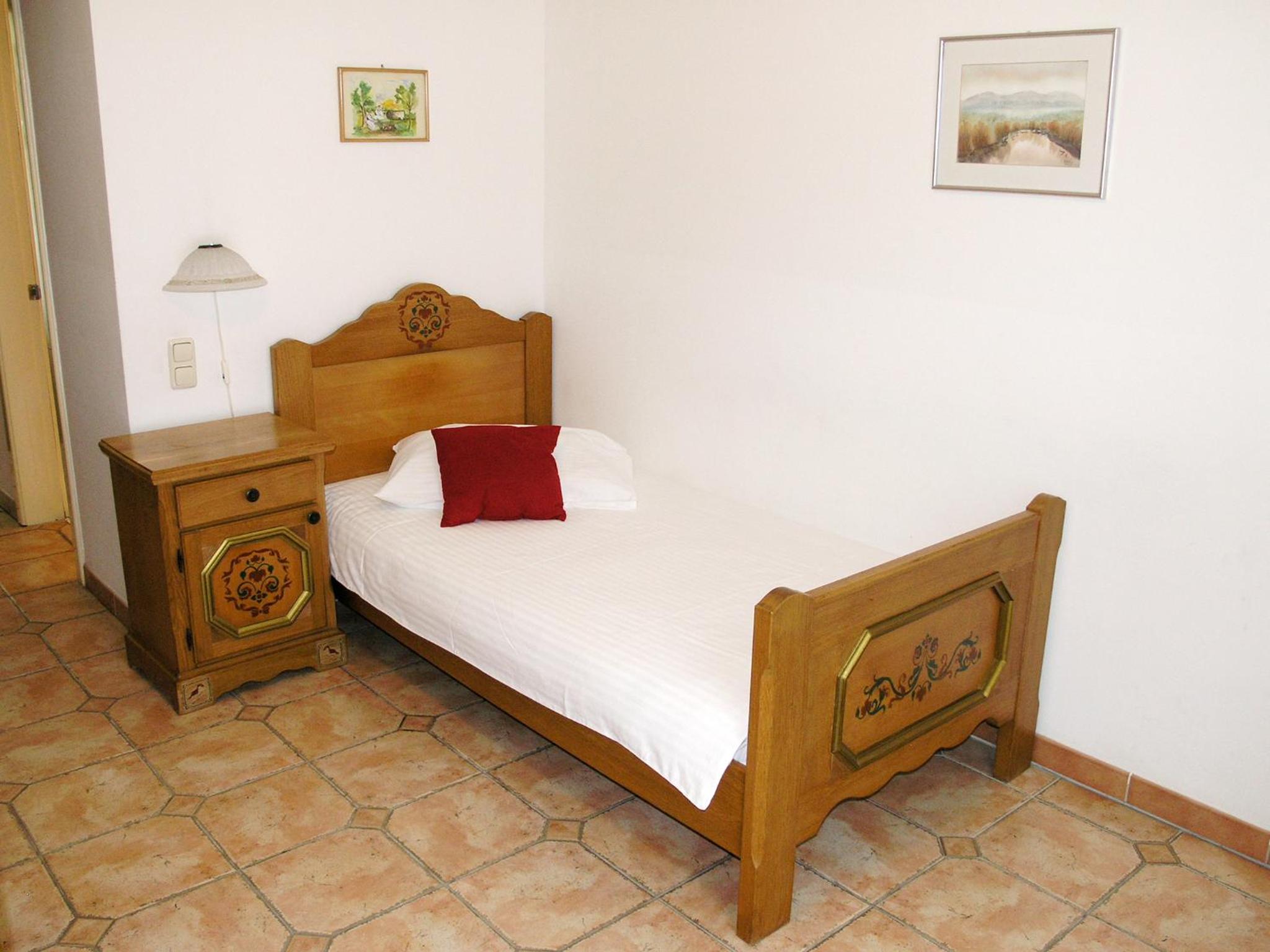 Single Room with Private Bathroom photo 1
