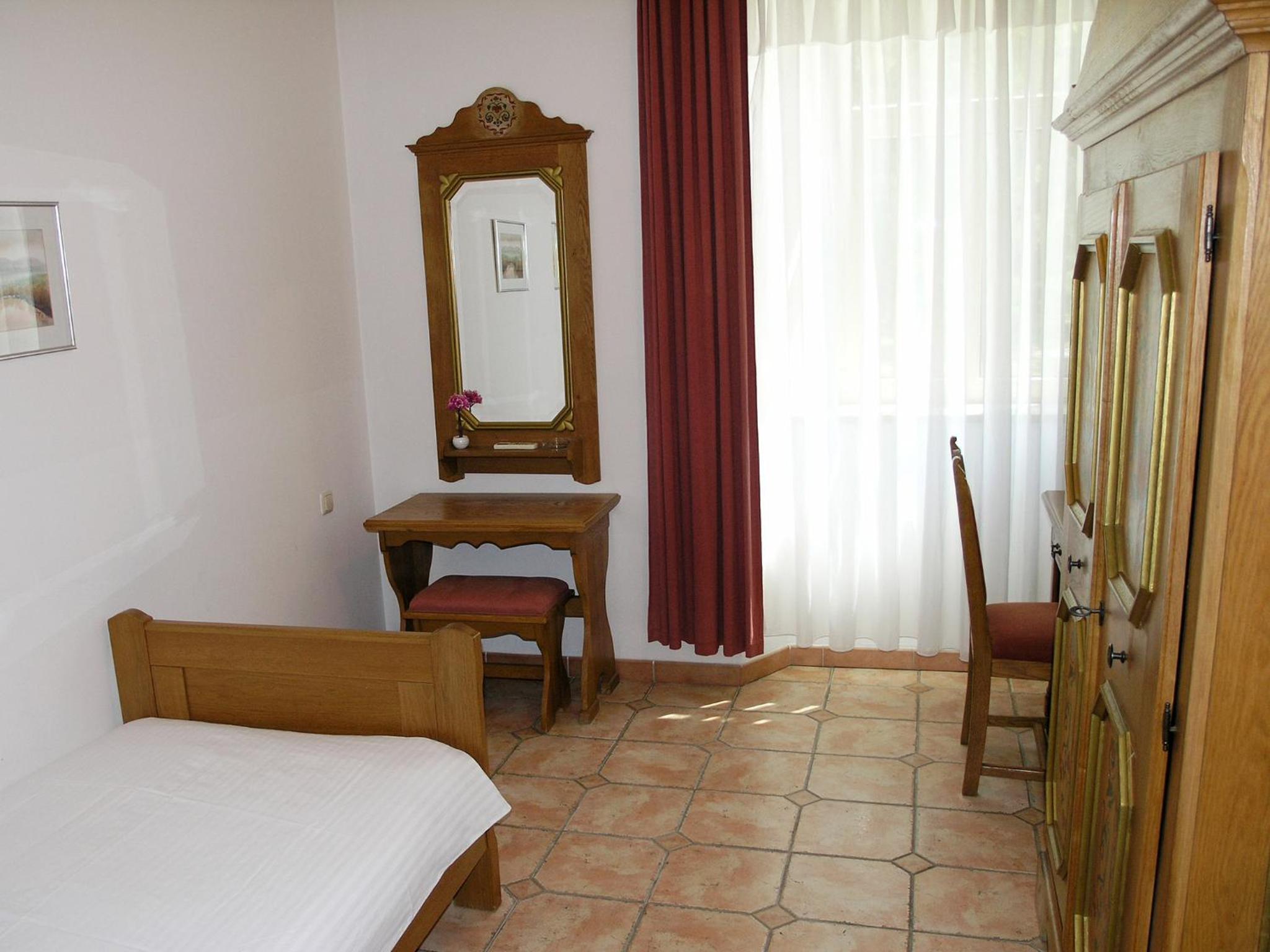 Single Room with Private Bathroom photo 2