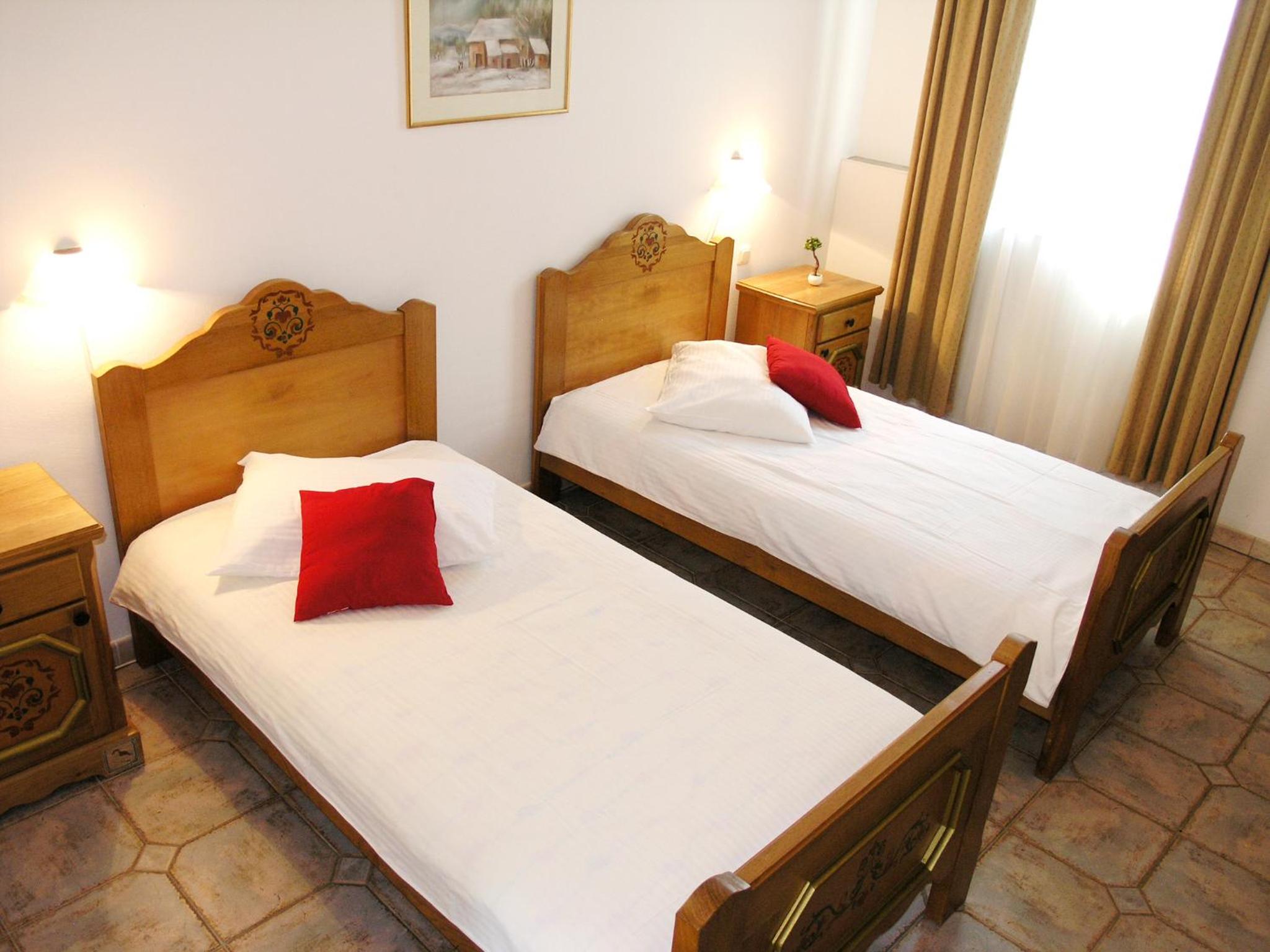 Economy Twin Room photo 1