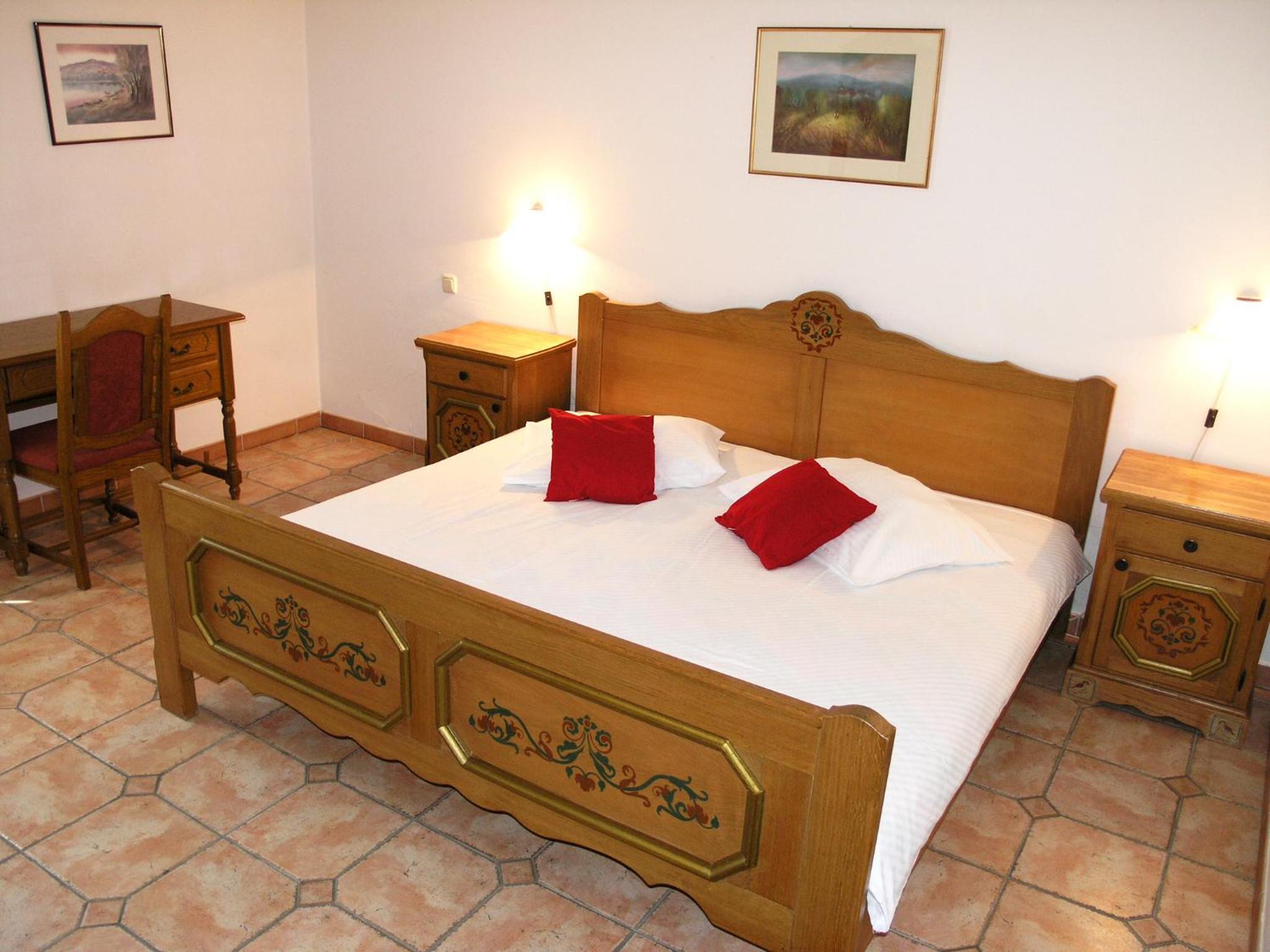 Large Double Room photo 3