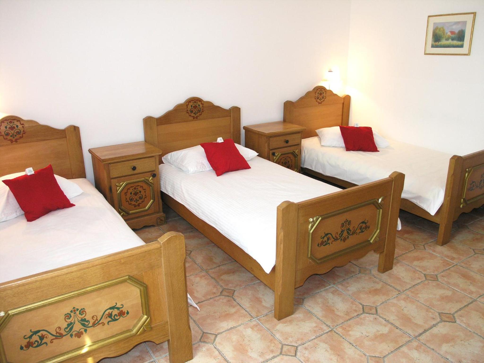Basic Triple Room photo 1