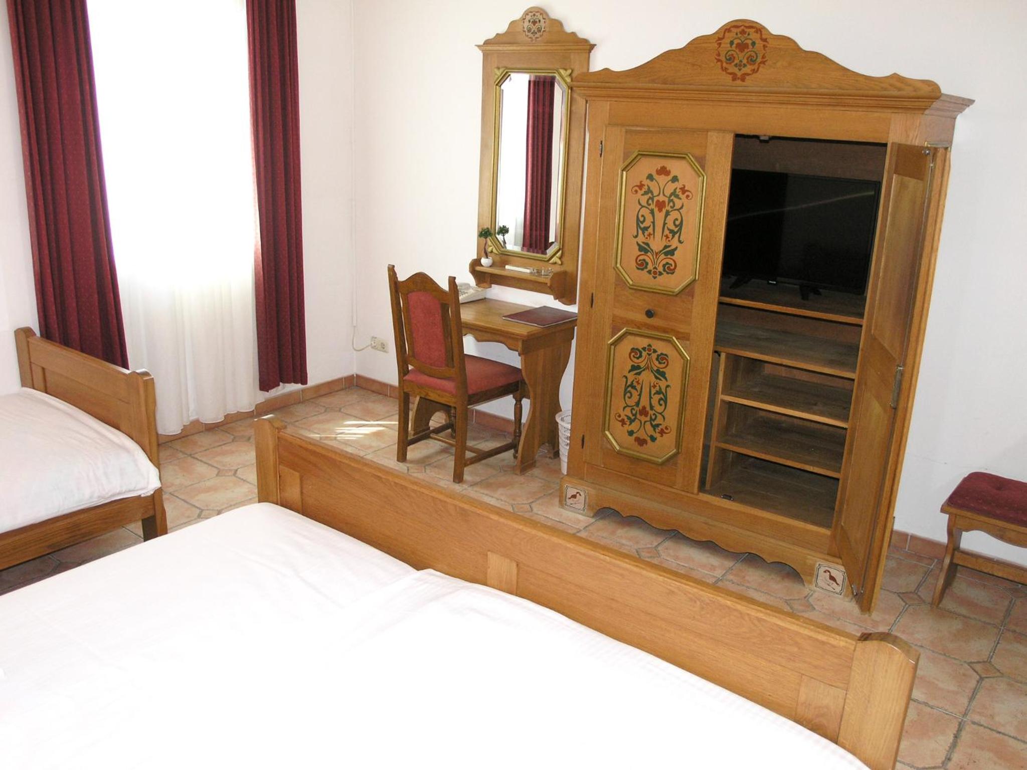 Basic Triple Room photo 2