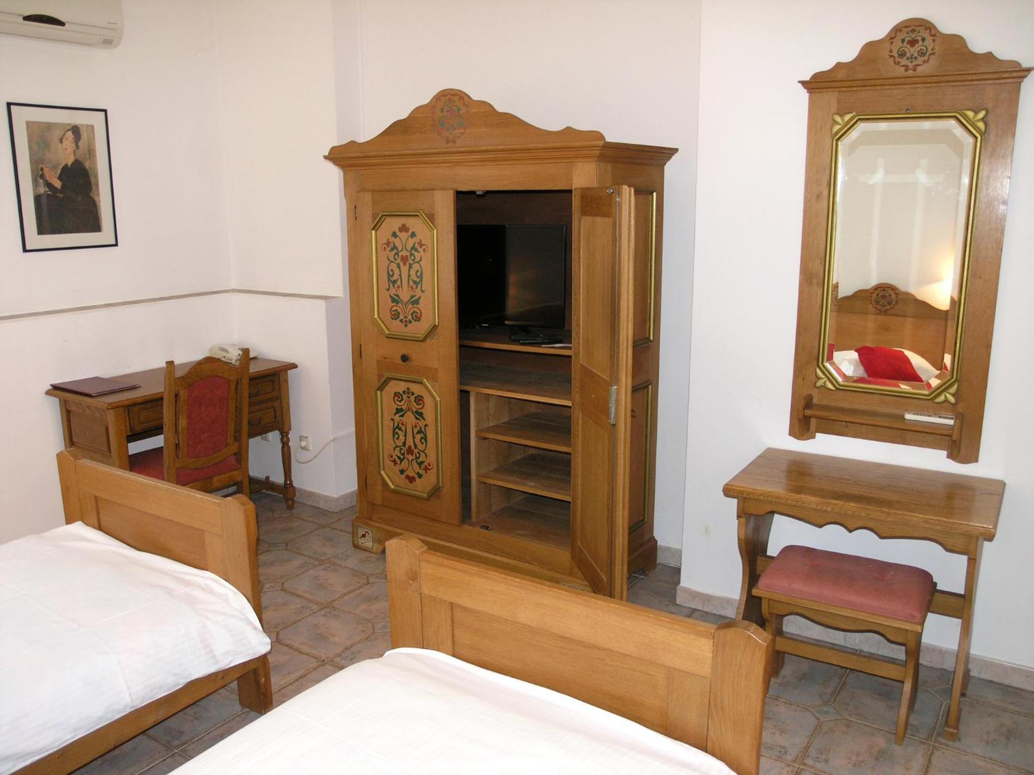 Large Double Room photo 1