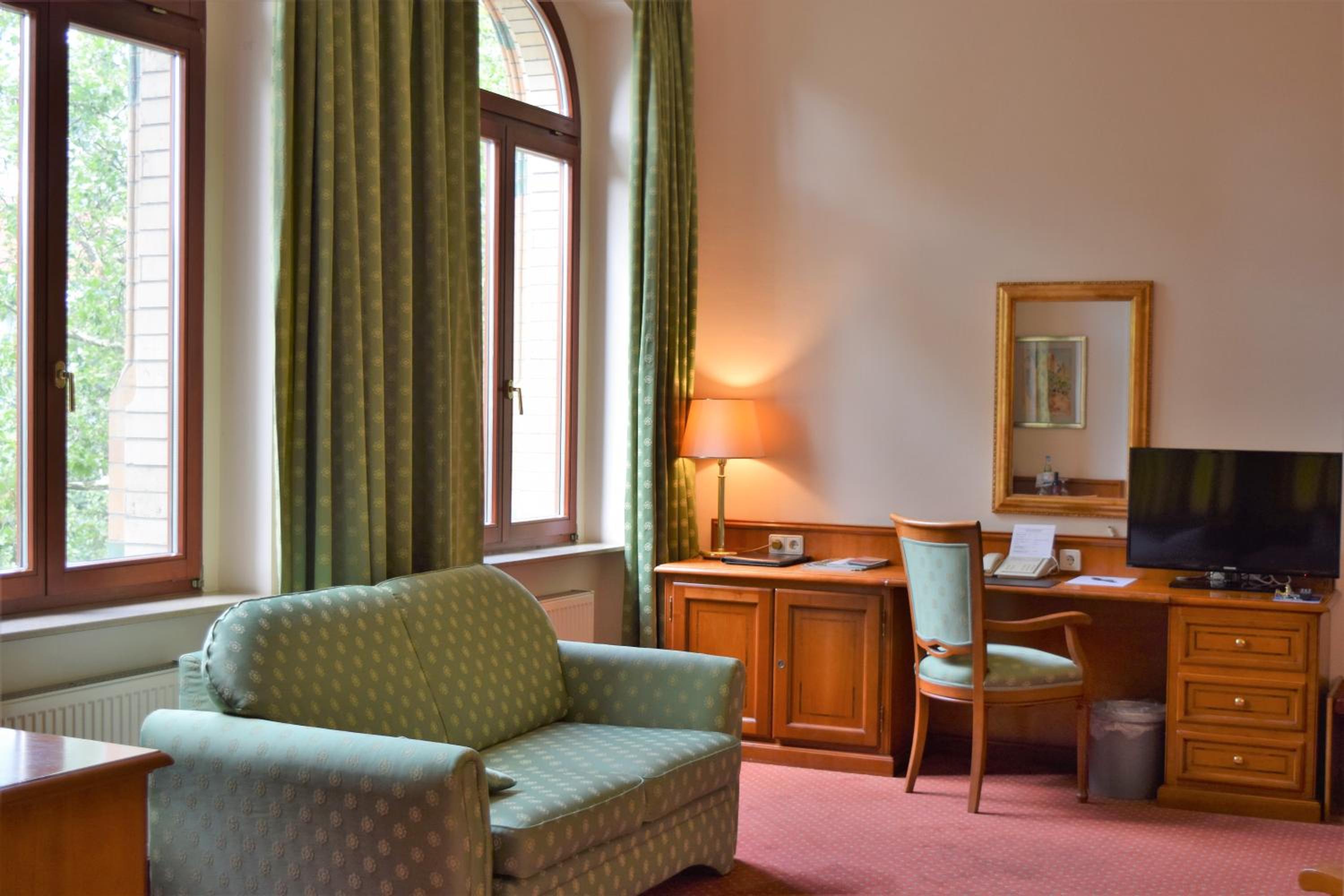 Suite - Photo 7