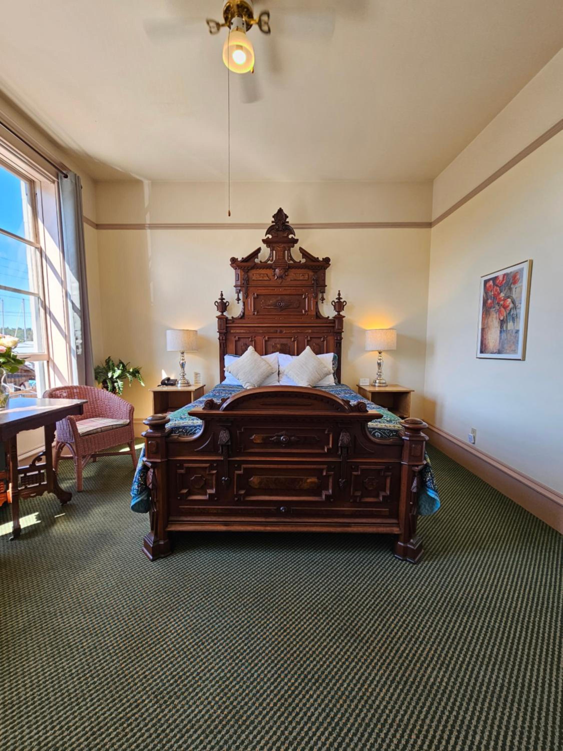 Deluxe Queen Suite