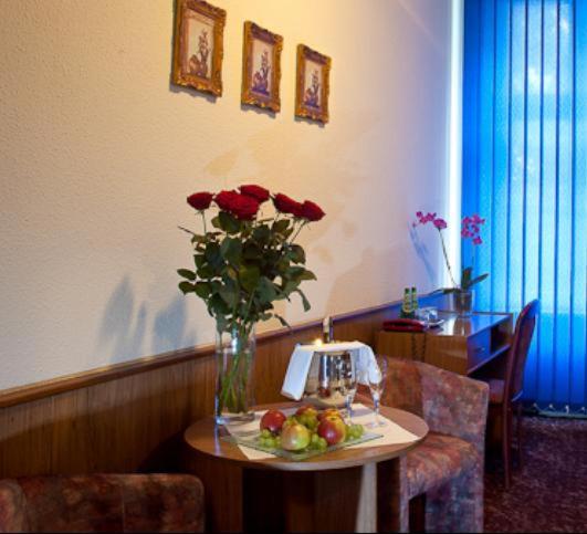 Twin Room - Photo 2