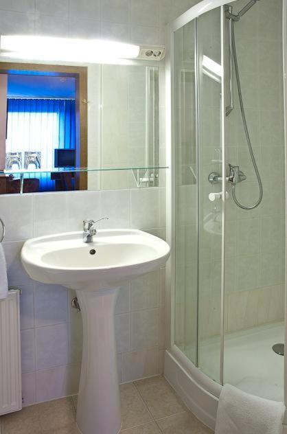 Twin Room - Photo 4