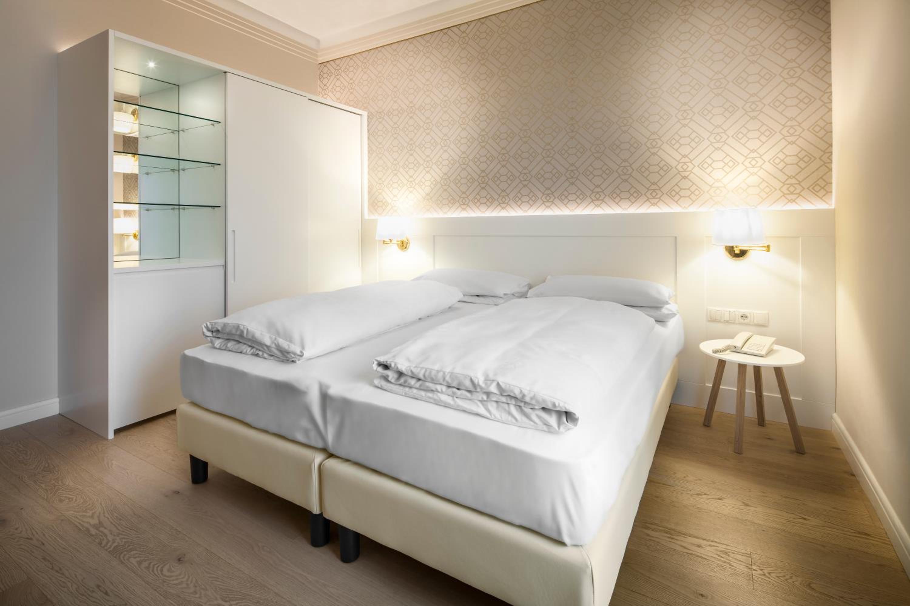 Superior Double or Twin Room - Photo 16