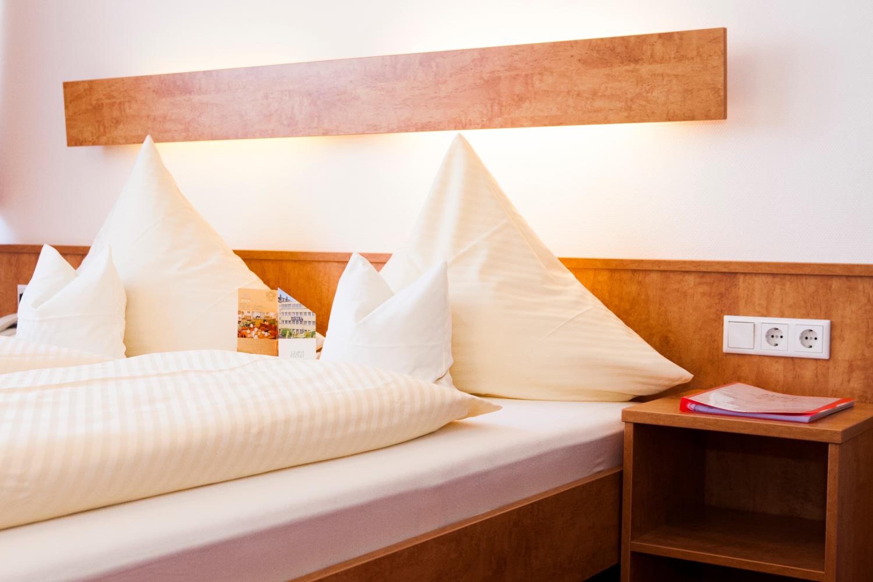 Double or Twin Room - Photo 3