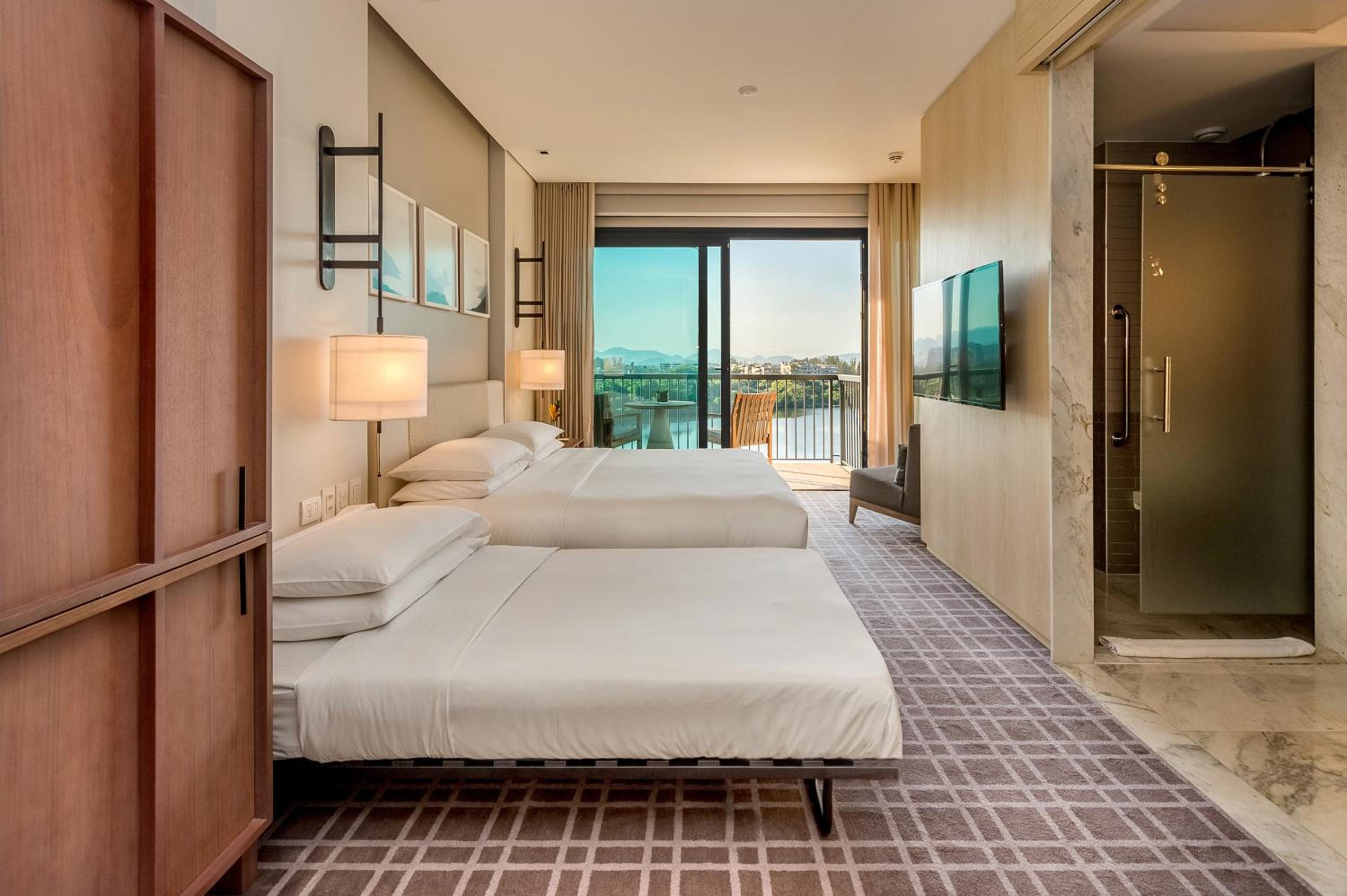 King Room with Accessible Shower - Disability Access