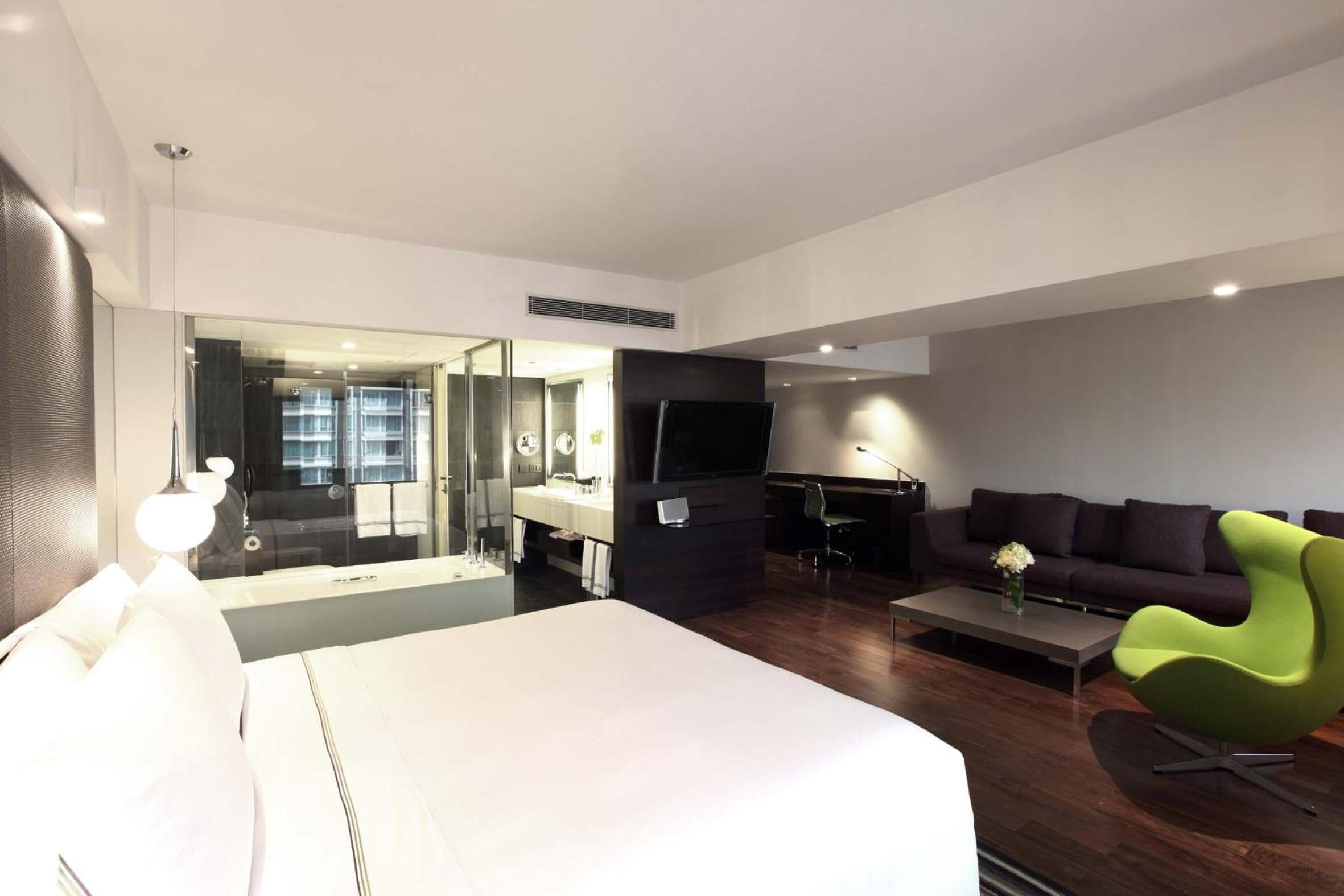 Mira Suite 70