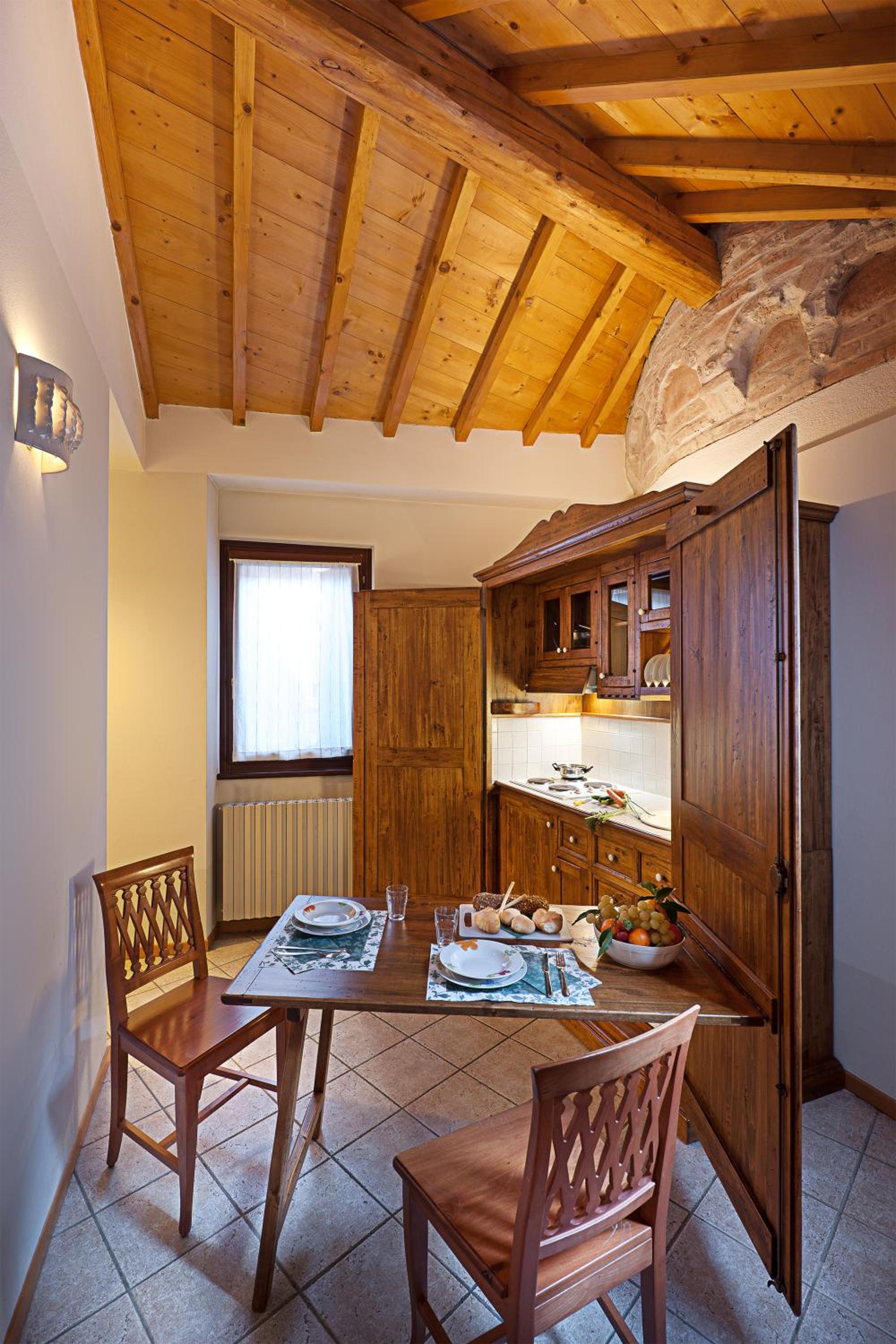 Large One-Bedroom Apartment - Separate Building - Photo 6