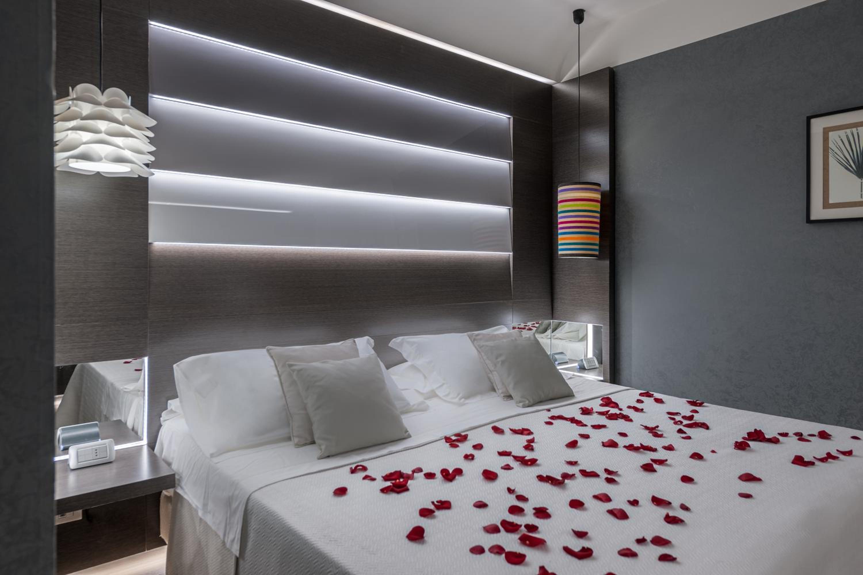 Deluxe Double Room - Photo 11