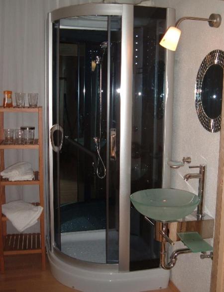 Two-Bedroom Suite - Photo 5