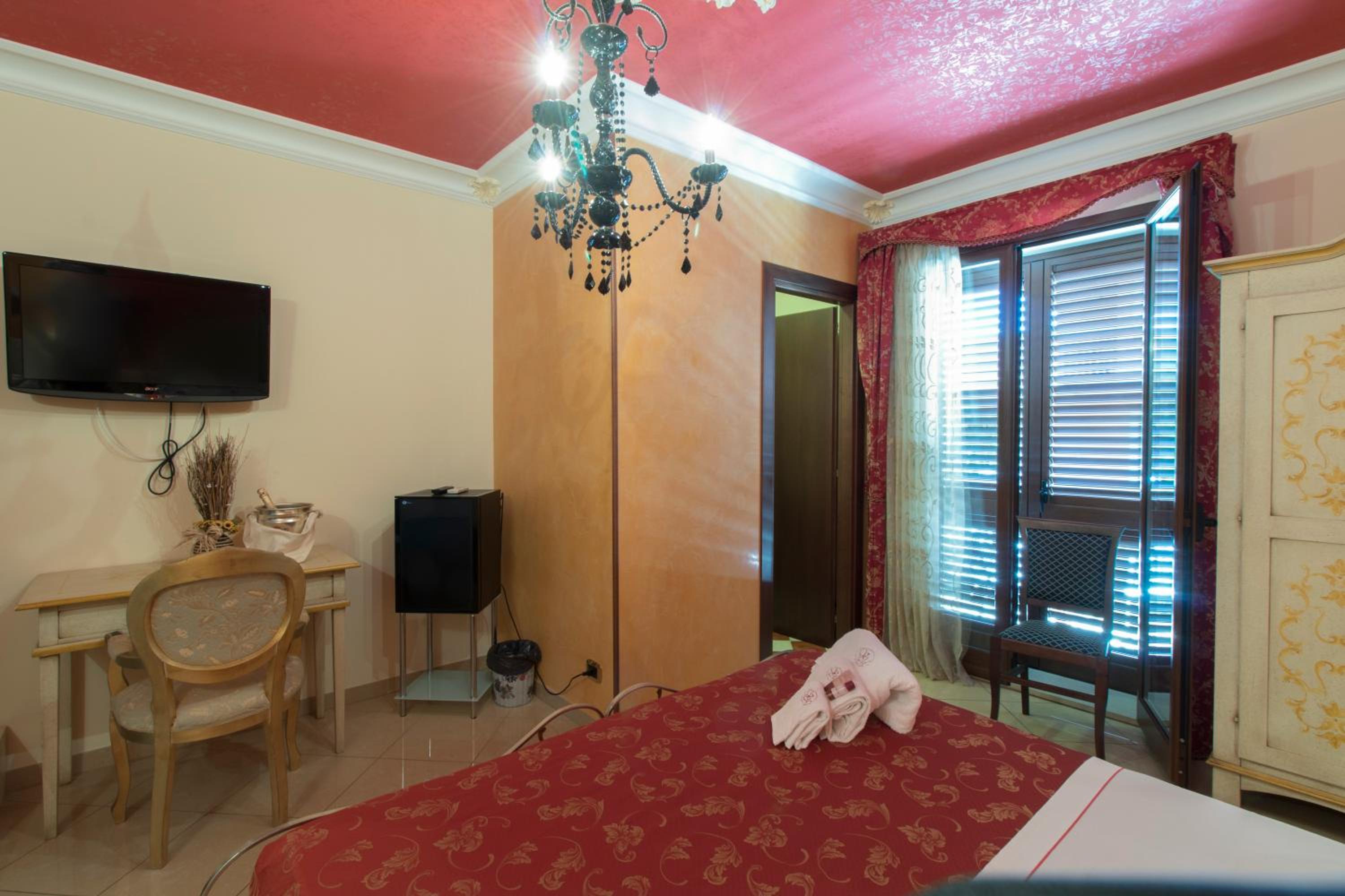 Triple Room - Photo 11