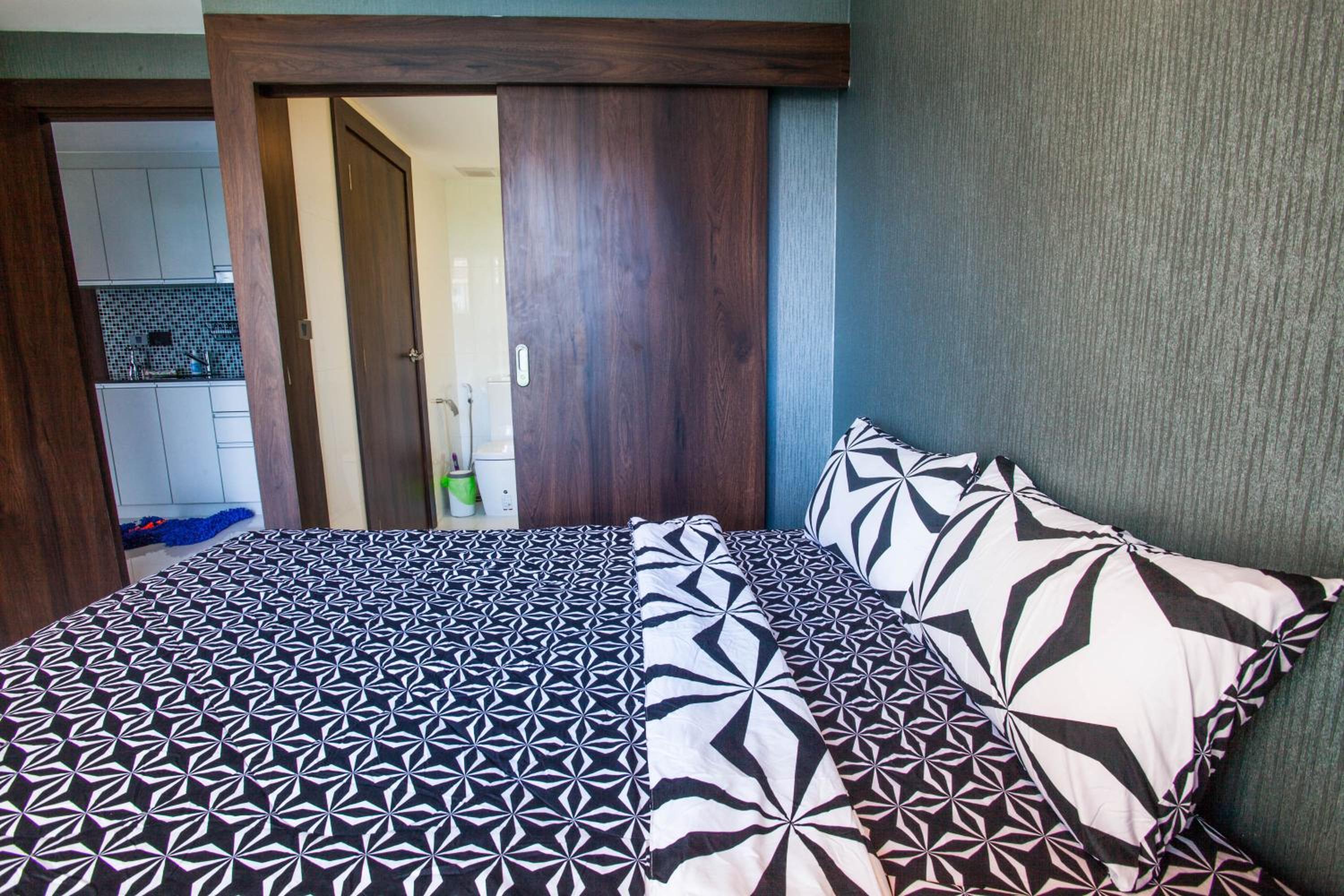 One-Bedroom Apartment - Photo 3