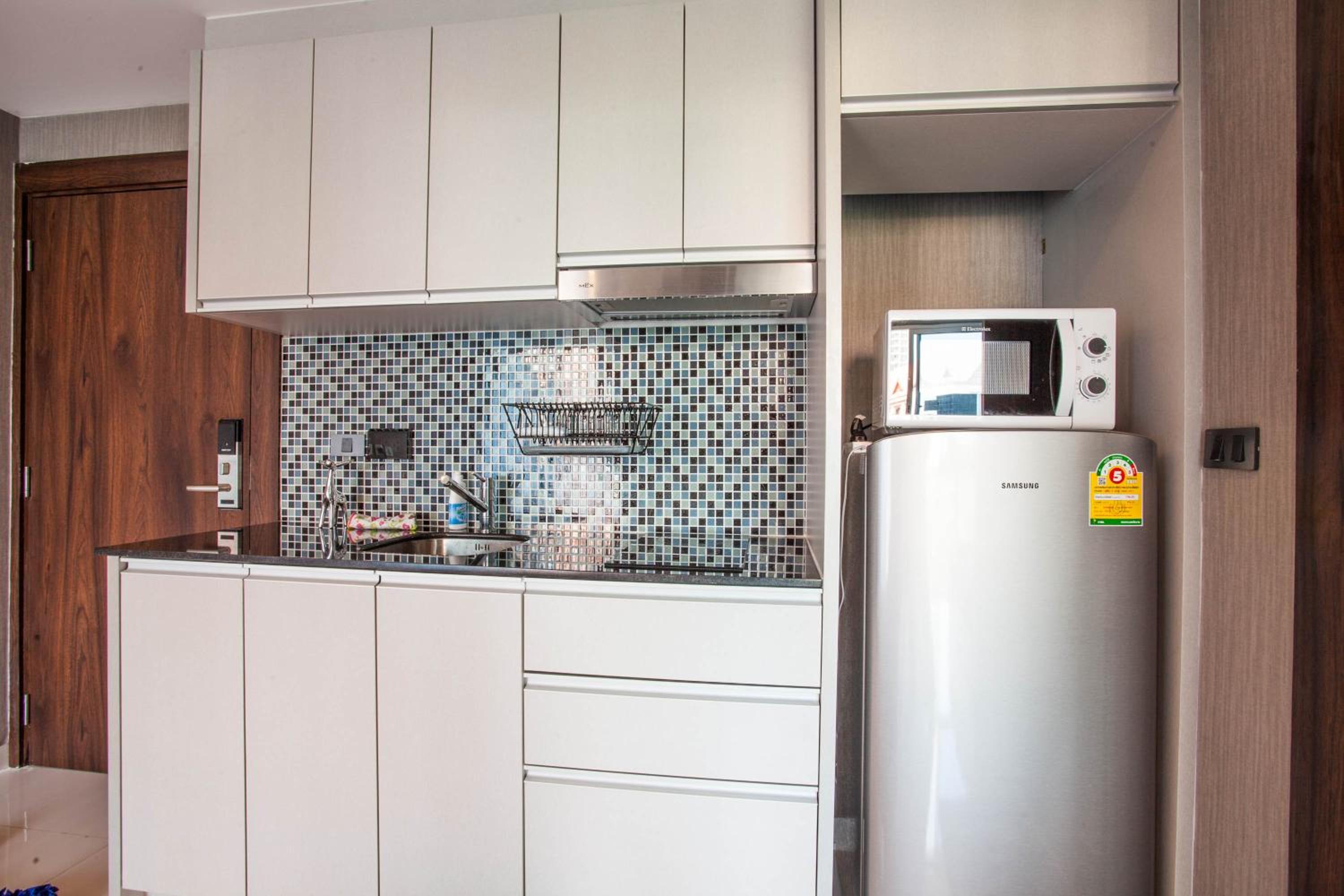 One-Bedroom Apartment - Photo 4