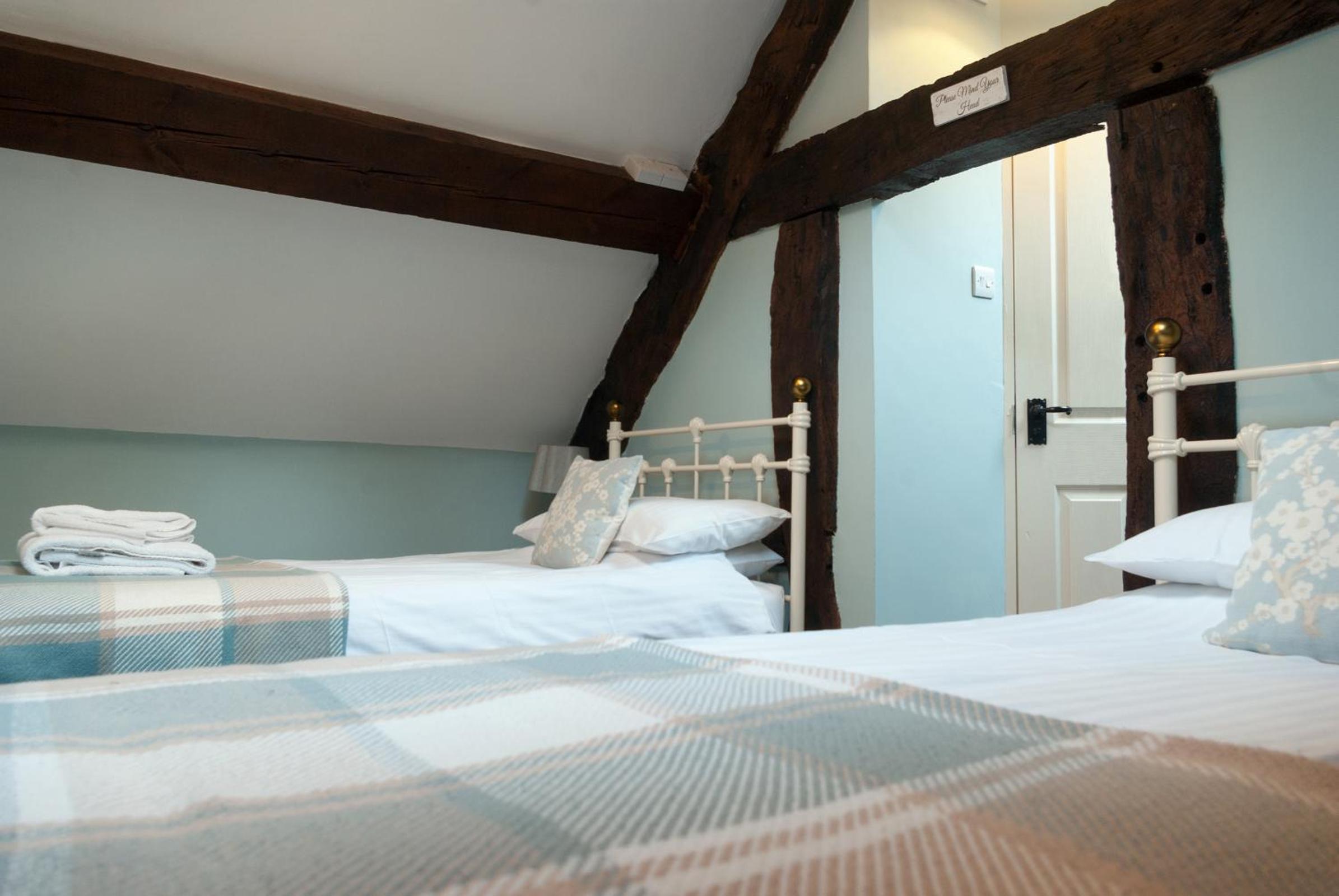 Small Twin Room - Photo 1