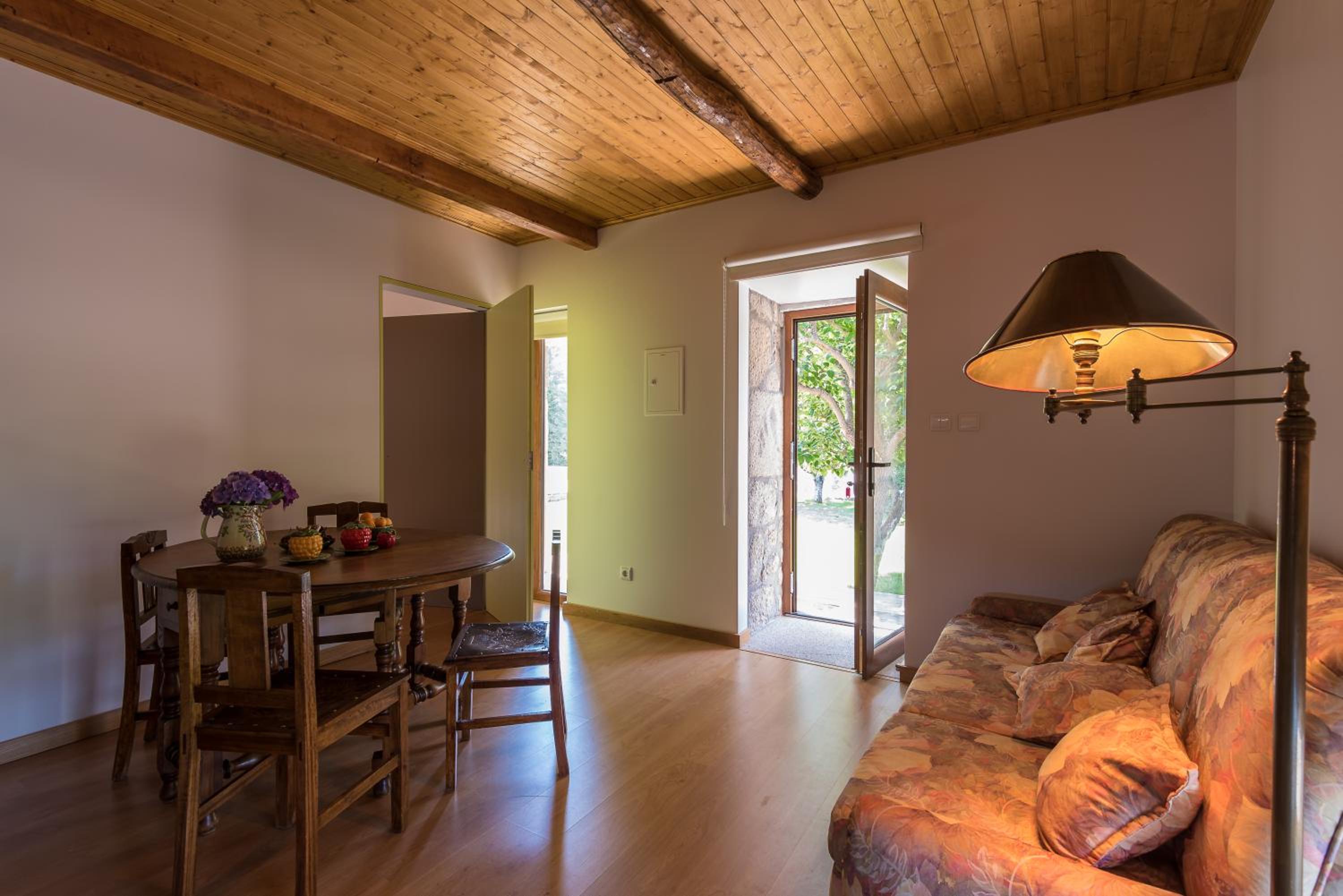 Apartment with Mountain View - Photo 3