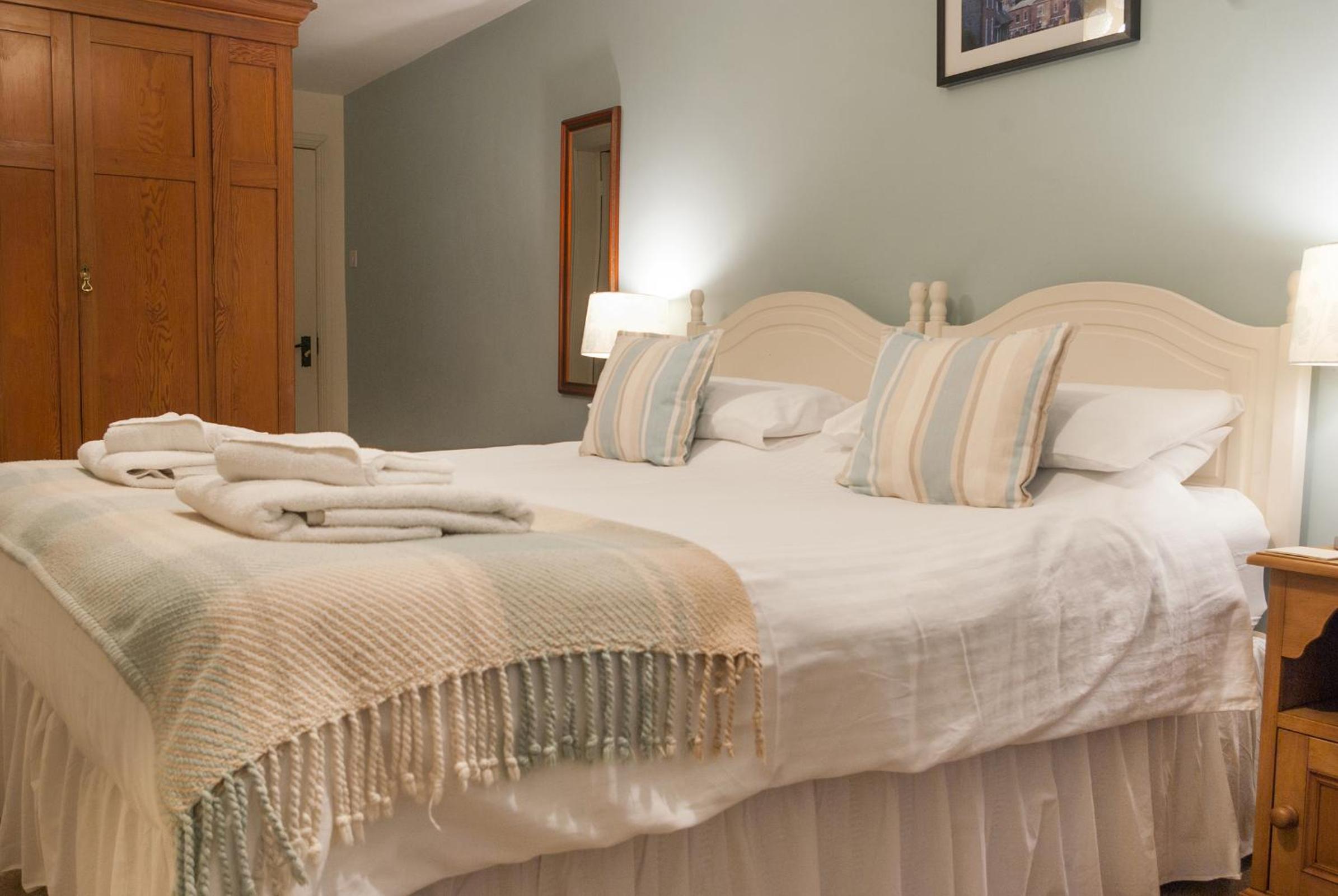 Premium Double or Twin Room - Photo 6
